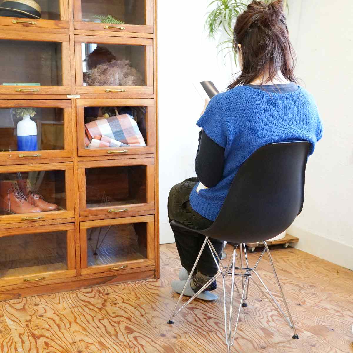 ハーマンミラー / Herman Miller サイドシェルチェア ブラック チャールズ&レイ・イームズ エッフェルベース 中古