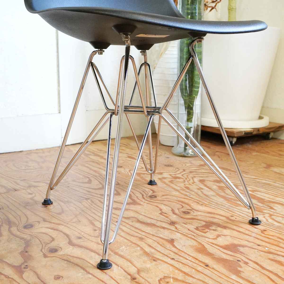 ハーマンミラー / Herman Miller サイドシェルチェア ブラック チャールズ&レイ・イームズ エッフェルベース 中古