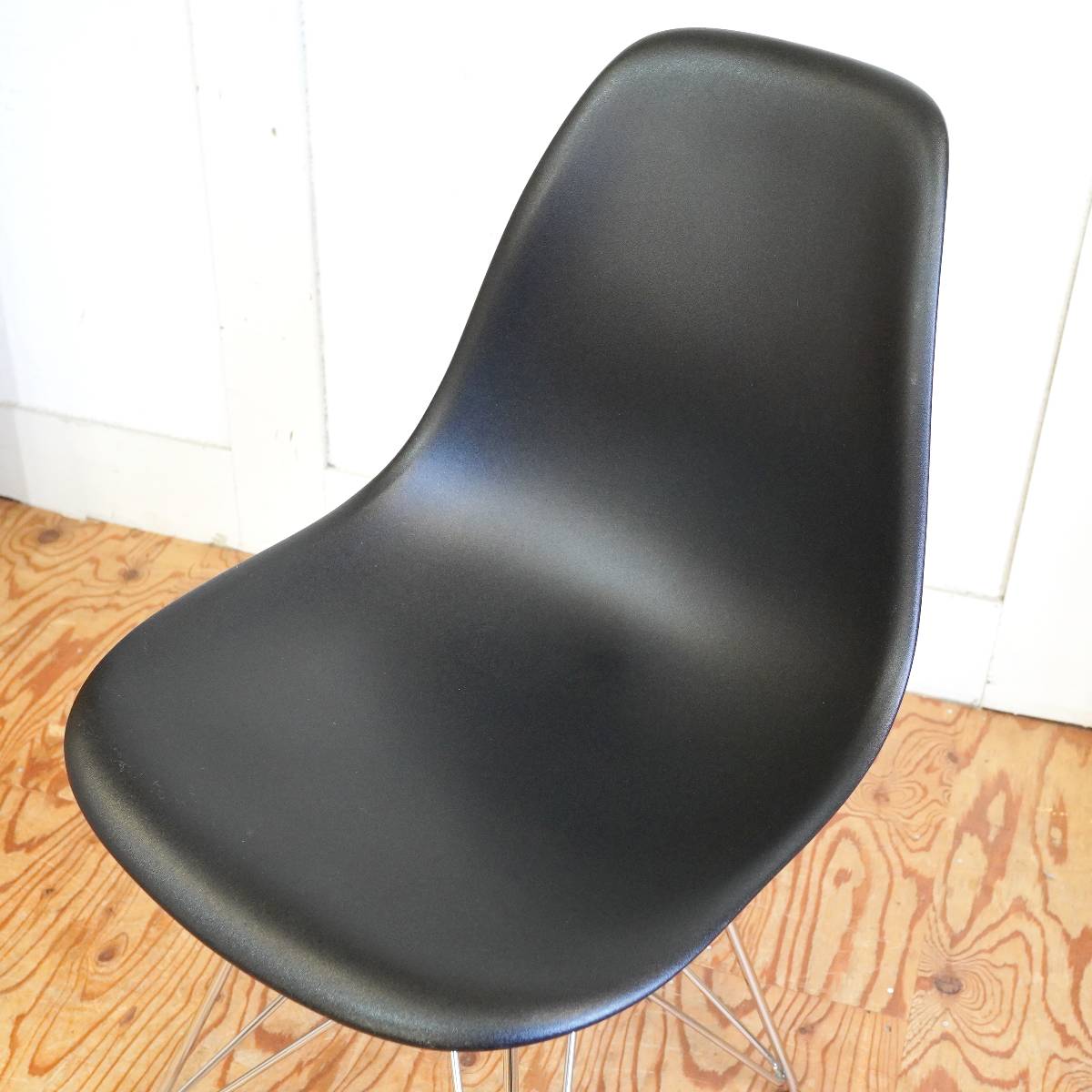 ハーマンミラー / Herman Miller サイドシェルチェア ブラック チャールズ&レイ・イームズ エッフェルベース 中古