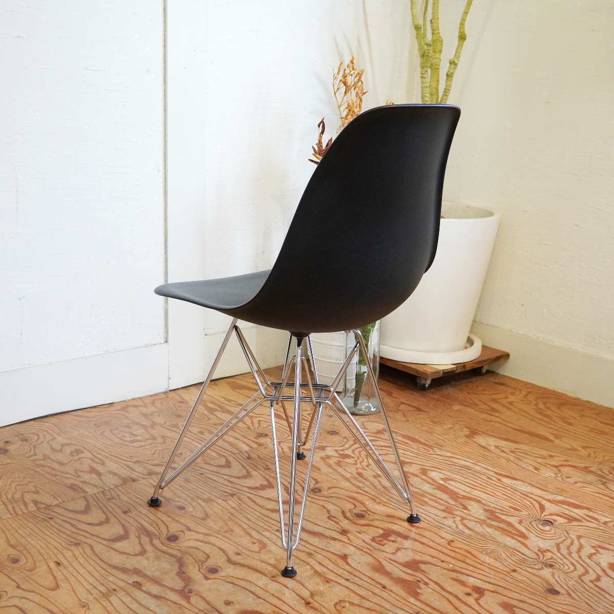 ハーマンミラー / Herman Miller サイドシェルチェア ブラック チャールズ&レイ・イームズ エッフェルベース 中古