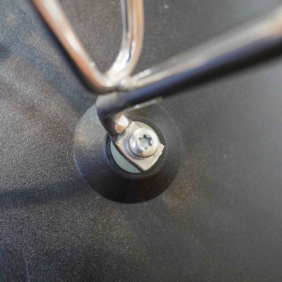 ハーマンミラー / Herman Miller サイドシェルチェア ブラック チャールズ&レイ・イームズ エッフェルベース 中古