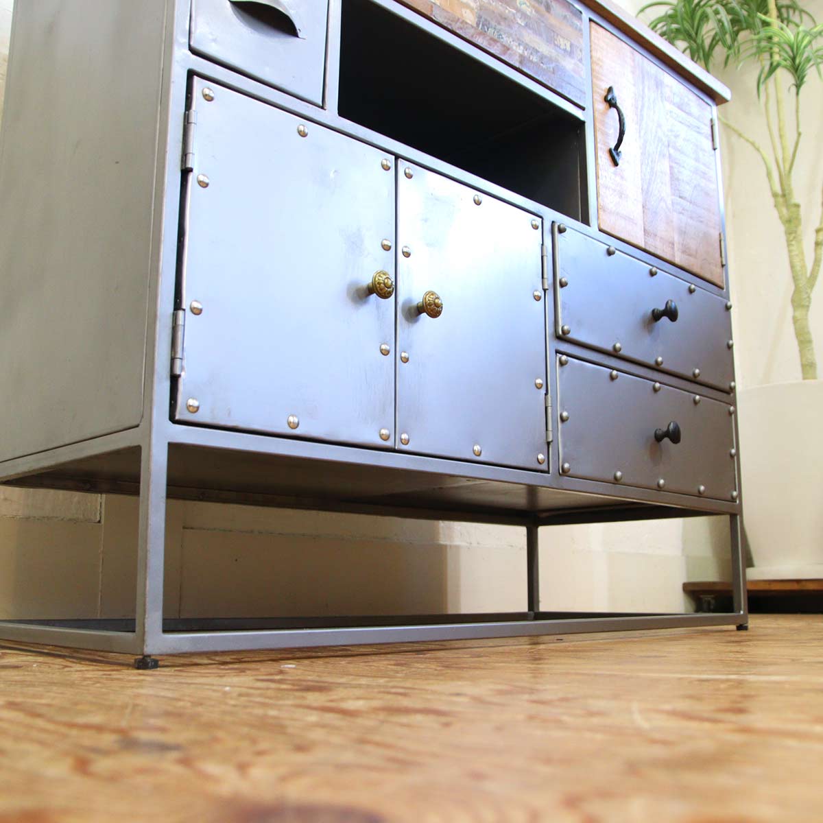 カレ / KARE メブサオショート キャビネット インダストリアル ヴィンテージ風 中古