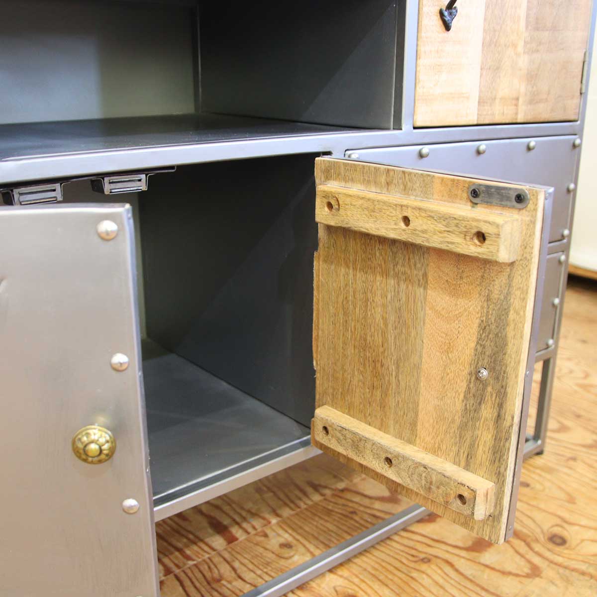 カレ / KARE メブサオショート キャビネット インダストリアル ヴィンテージ風 中古