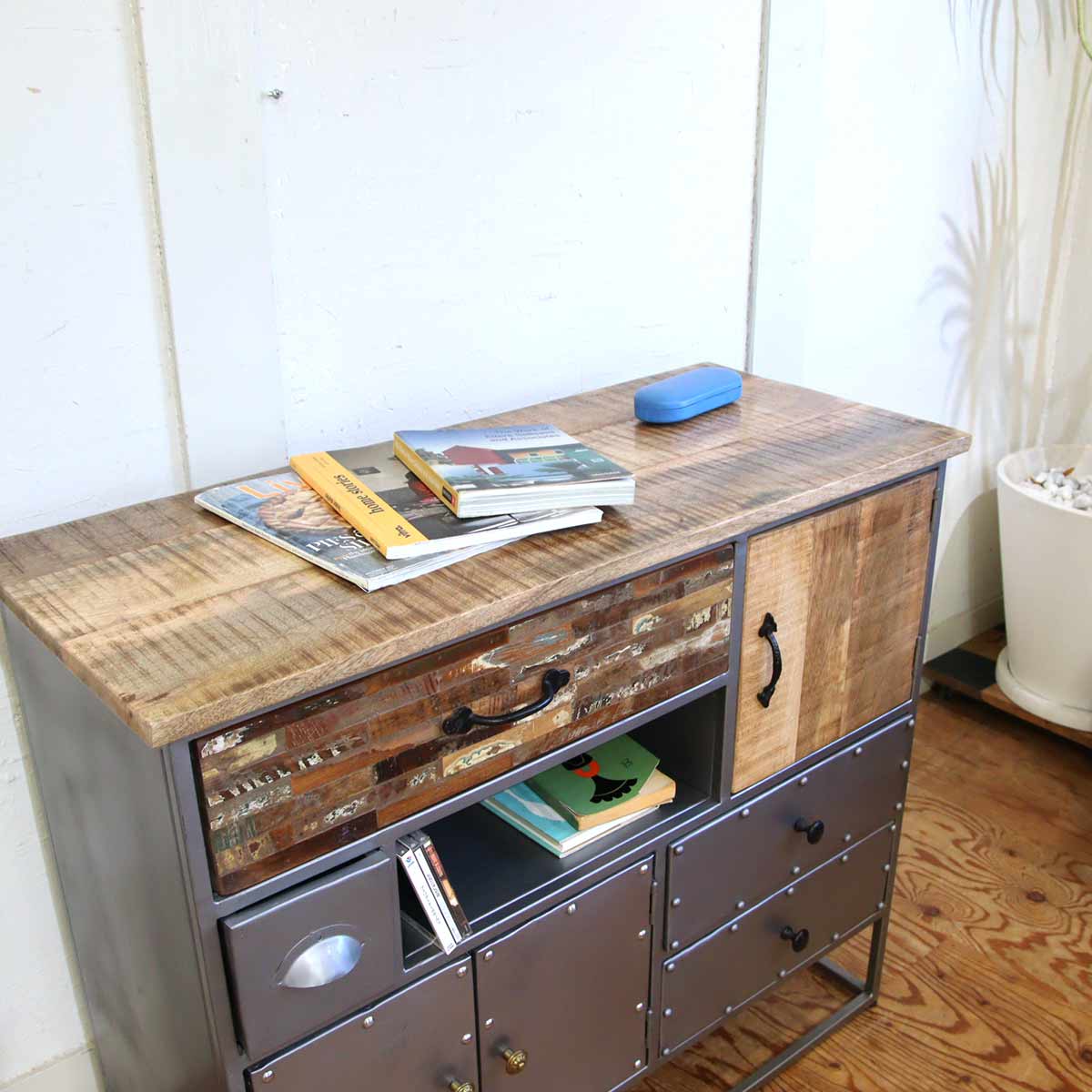 カレ / KARE メブサオショート キャビネット インダストリアル ヴィンテージ風 中古