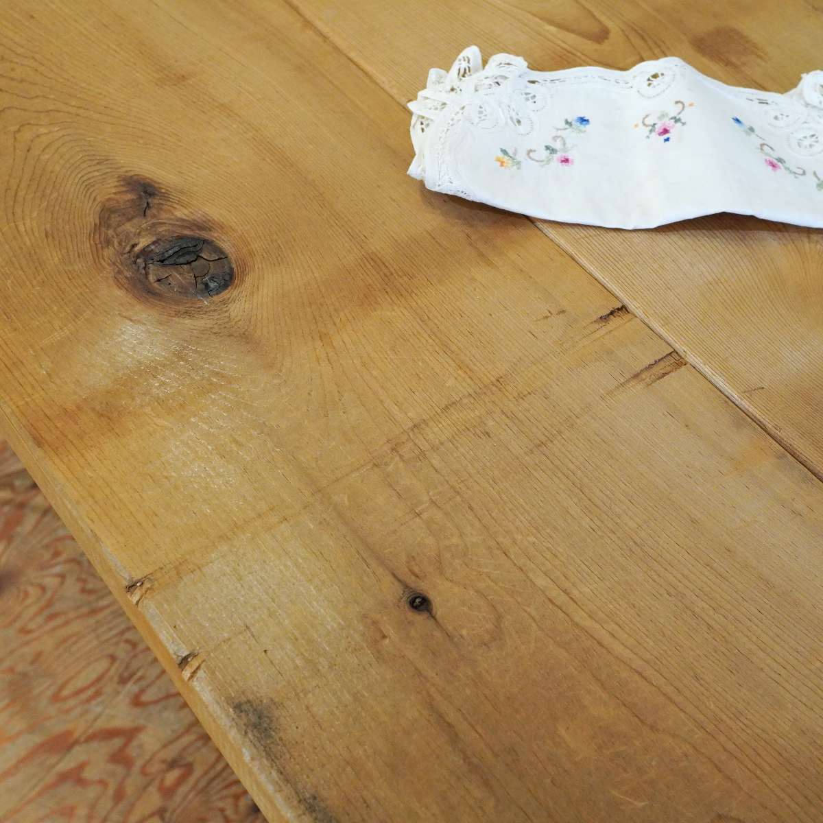 リデザインファニチャー ヒュームドパイン材とアイアン脚のテーブル 中古