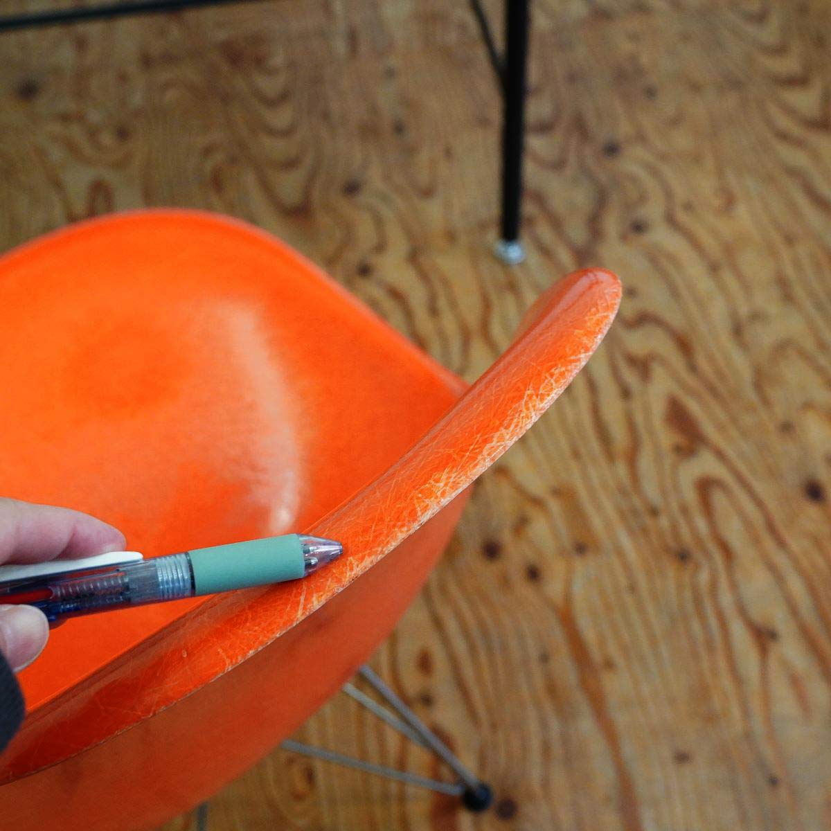 ハーマンミラー / Herman Miller サイドシェルチェア ファイバーグラス オレンジ チャールズ&レイ・イームズ エッフェルベース ワイヤーベース 中古