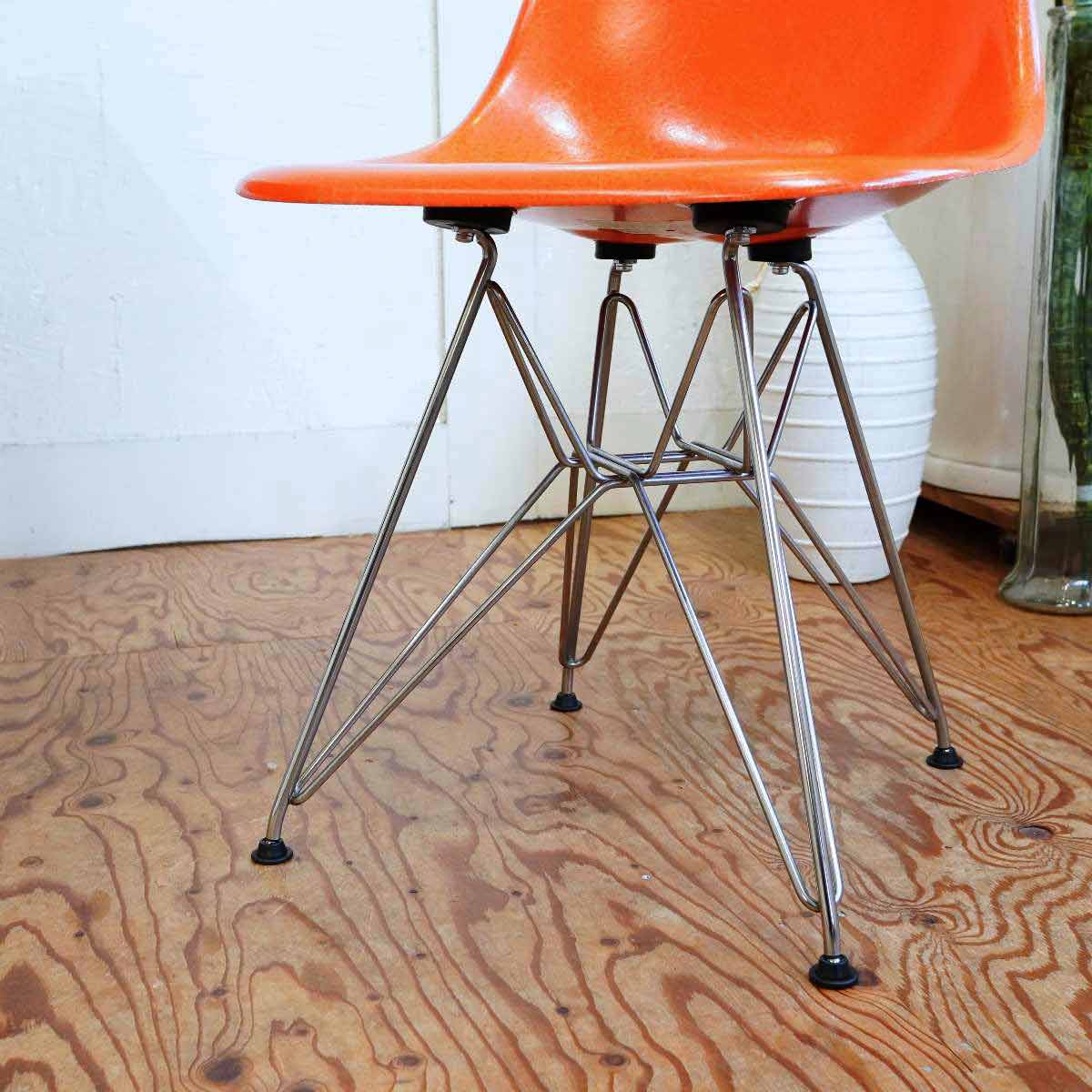 ハーマンミラー / Herman Miller サイドシェルチェア ファイバーグラス オレンジ チャールズ&レイ・イームズ エッフェルベース ワイヤーベース 中古