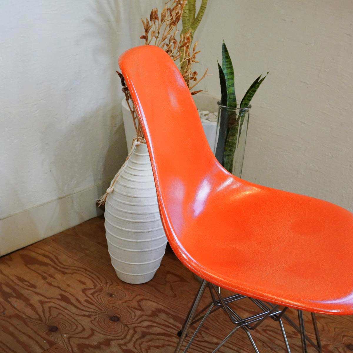 ハーマンミラー / Herman Miller サイドシェルチェア ファイバーグラス オレンジ チャールズ&レイ・イームズ エッフェルベース ワイヤーベース 中古