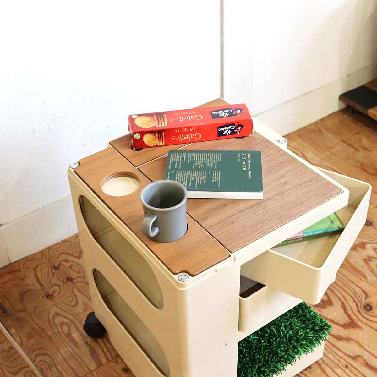 B-LINE ボビーワゴン 2段2トレイ ベージュ 日本限定カラー オプション付き ジョエ・コロンボ 中古