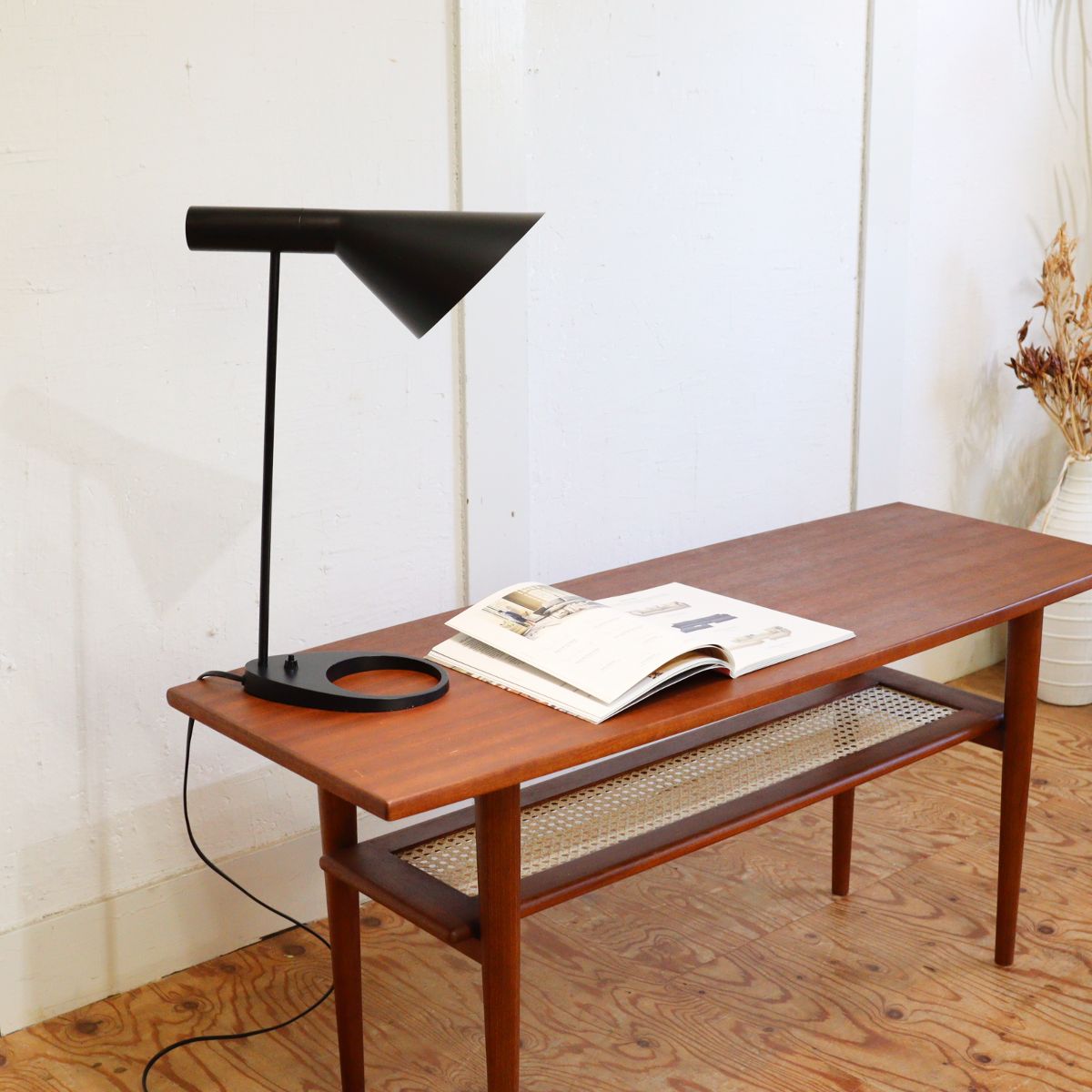 ルイスポールセン / Louis Poulsen AJテーブルランプ スタンドライト ブラック アルネ・ヤコブセン 展示品