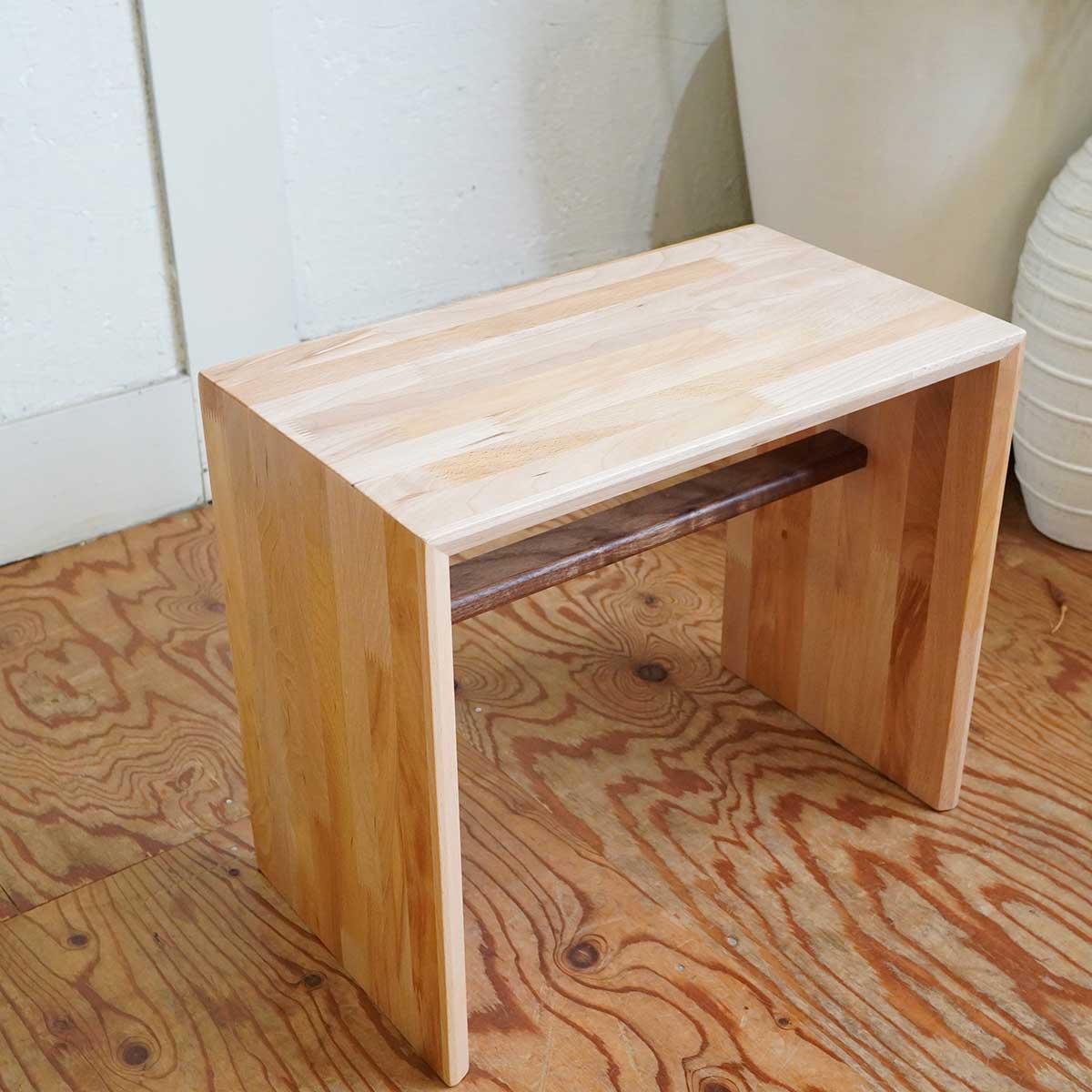 リバイブモブラープロジェクト 不要になった古い家具の木材から作ったコーヒーテーブル サイドテーブル M 【1】 ウォールナット 地球にいちばんやさしい家具 SDGs <i>動画あり</i>