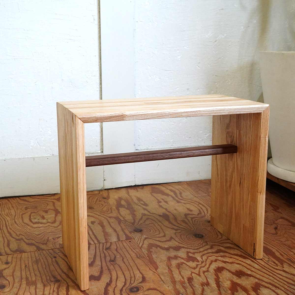 リバイブモブラープロジェクト 不要になった古い家具の木材から作ったコーヒーテーブル サイドテーブル M 【2】 ウォールナット 地球にいちばんやさしい家具 SDGs <i>動画あり</i>