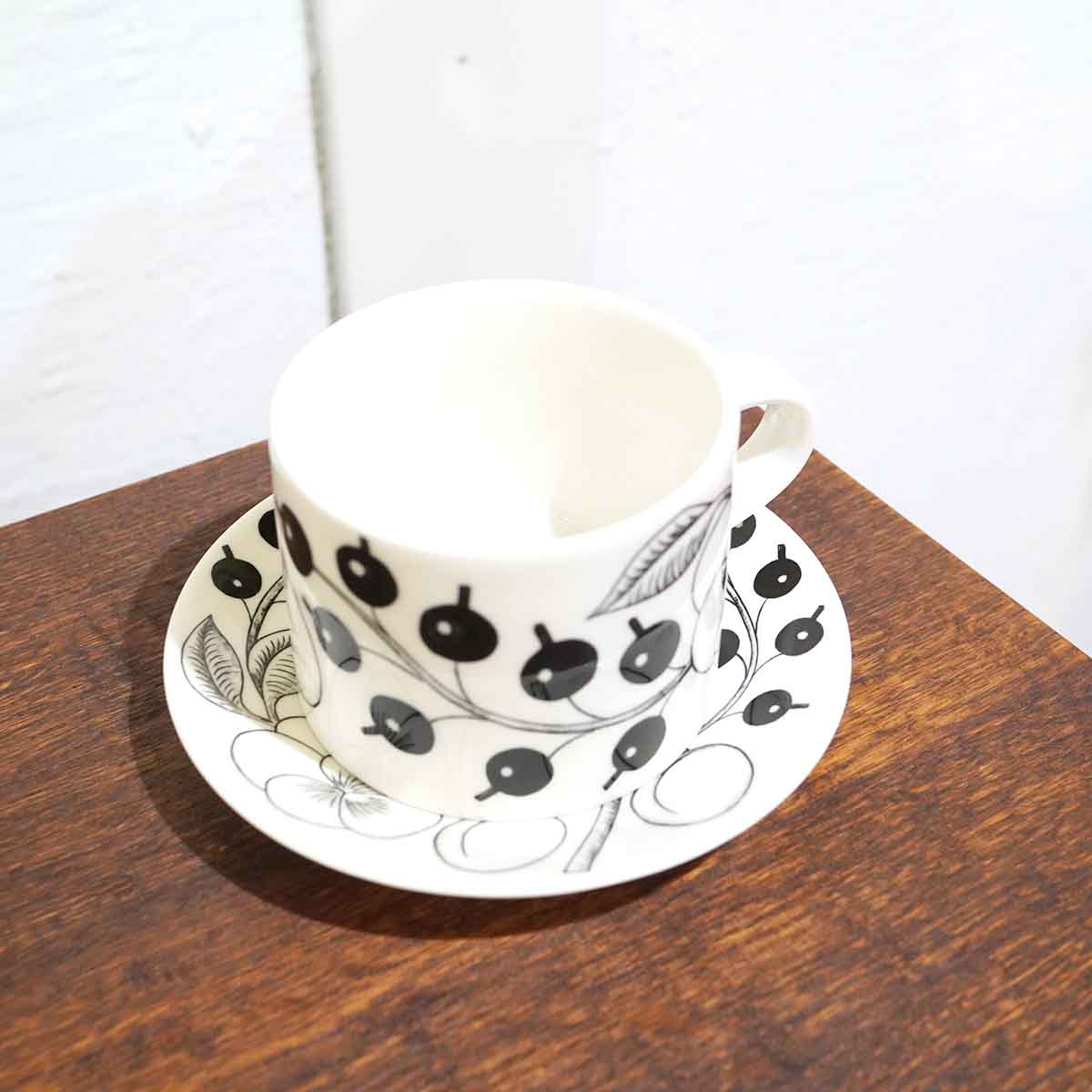 アラビア / ARABIA パラティッシ ティーカップ&ソーサー ブラック 【2】 中古