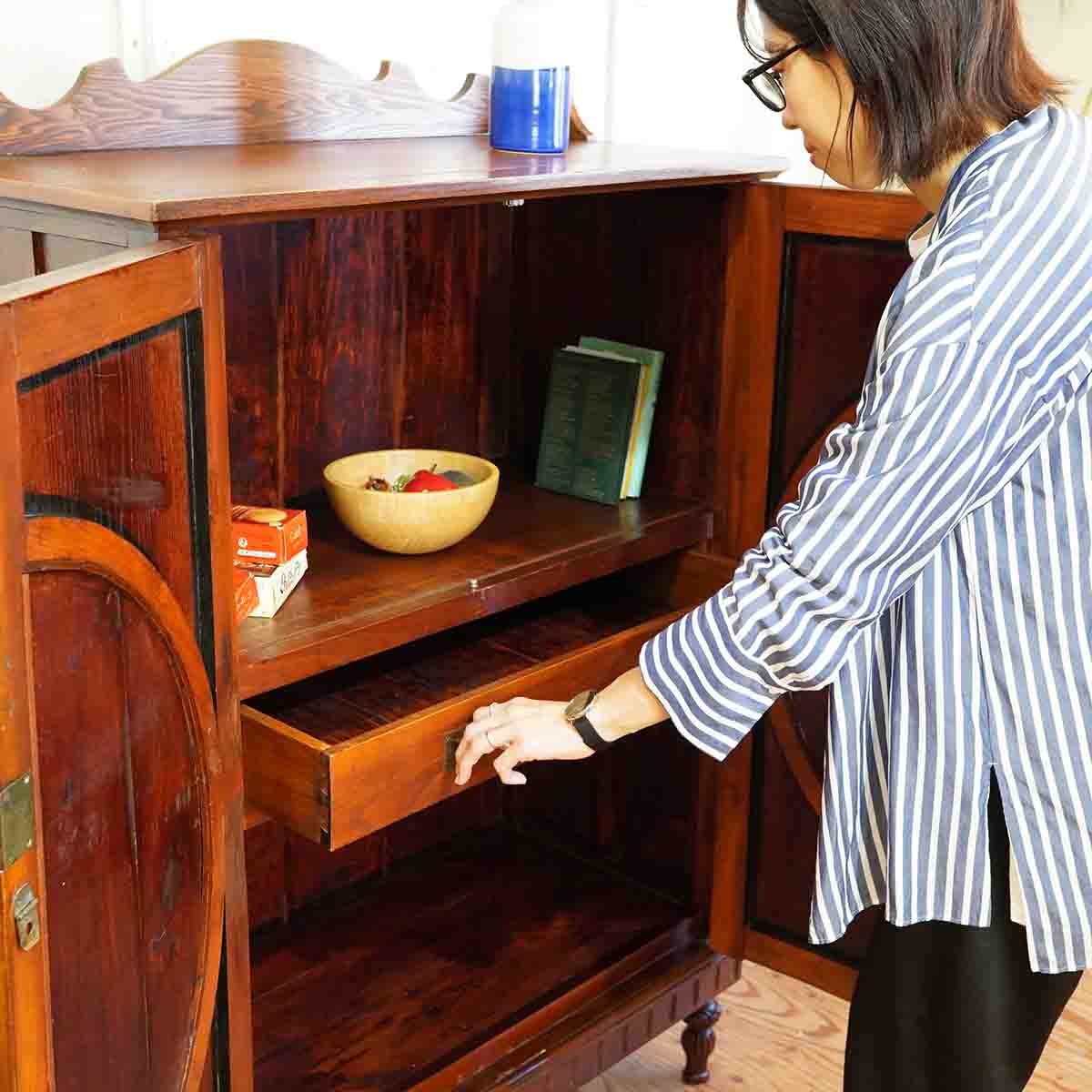 アンティーク キャビネット 色ガラス 収納