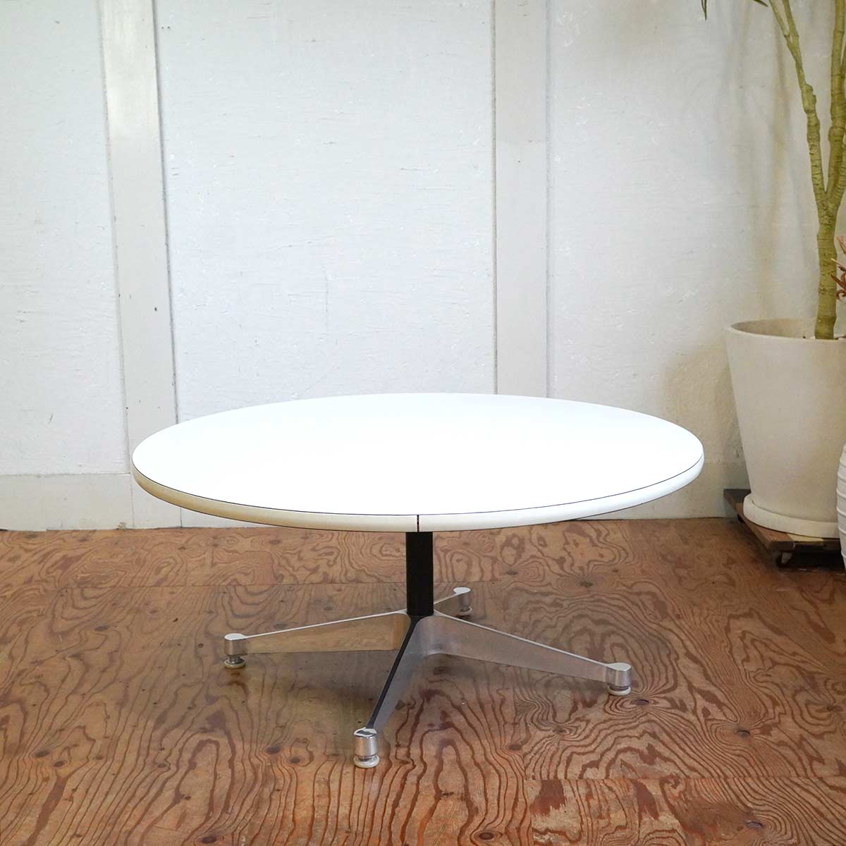 ハーマンミラー / Herman Miller コントラクトベース ラウンドテーブル ロータイプ イームズ 中古 円テーブル ホワイト