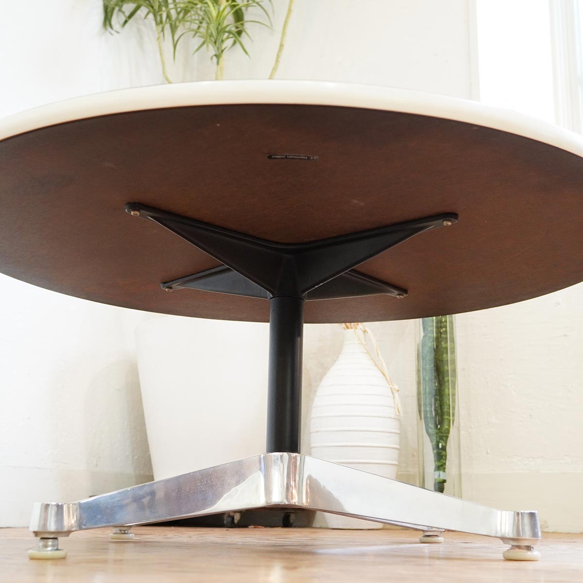 ハーマンミラー / Herman Miller コントラクトベース ラウンドテーブル ロータイプ イームズ 中古