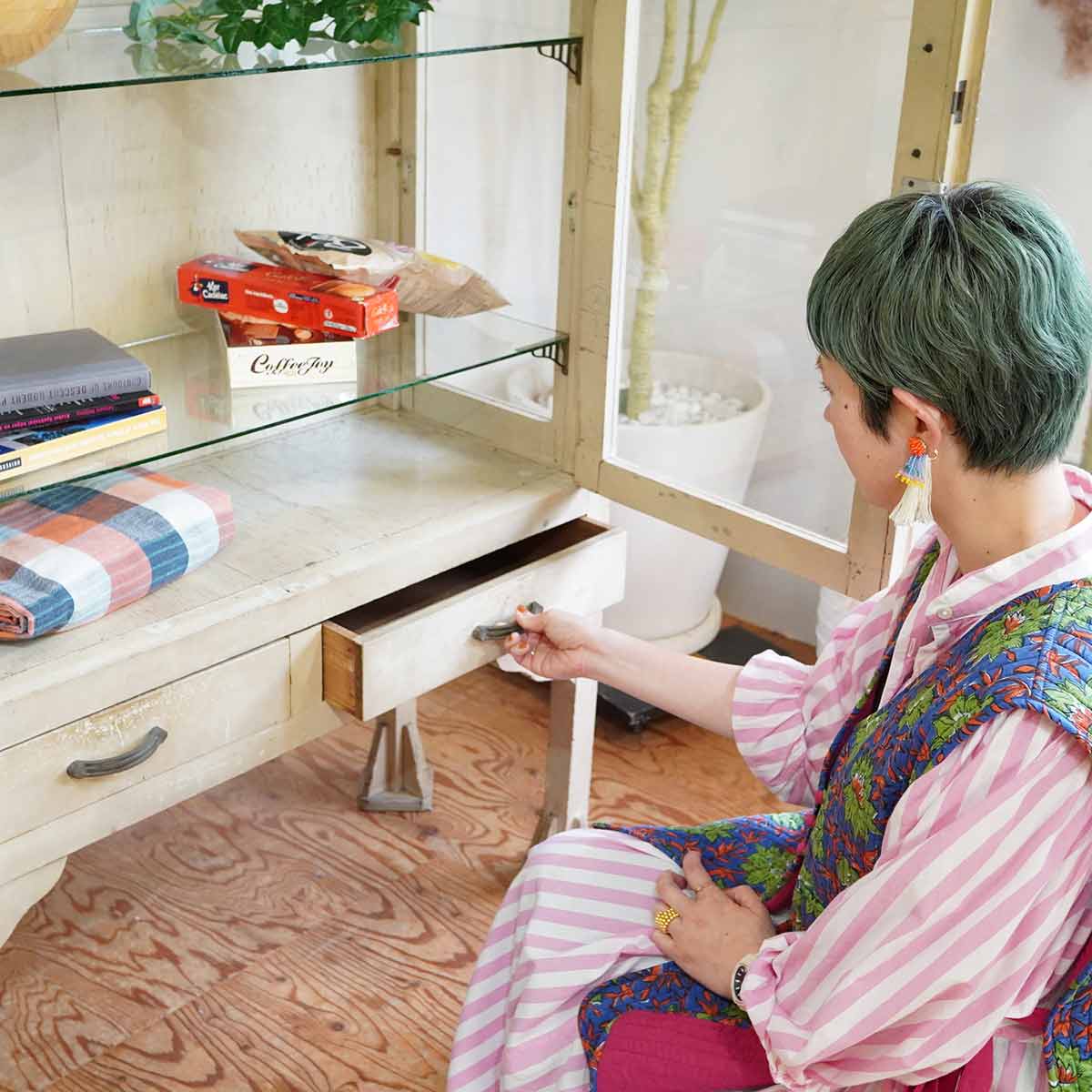 ケビント 医療棚 コレクションボード 飾り棚 キャビネット ホワイト レトロ アンティーク