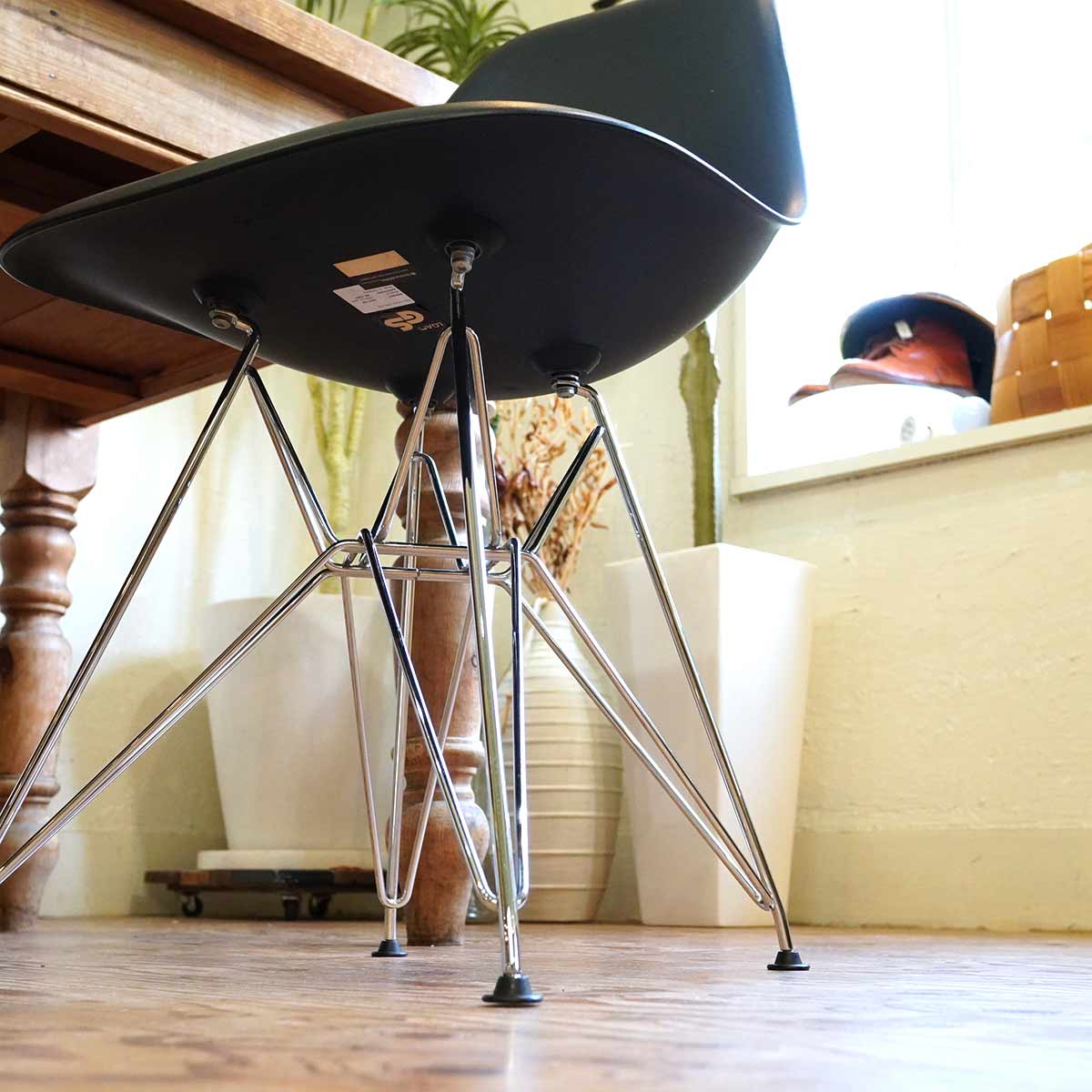 ハーマンミラー / Herman Miller ヴィトラ / Vitra サイドシェルチェア ブラック チャールズ&レイ・イームズ エッフェルベース 中古