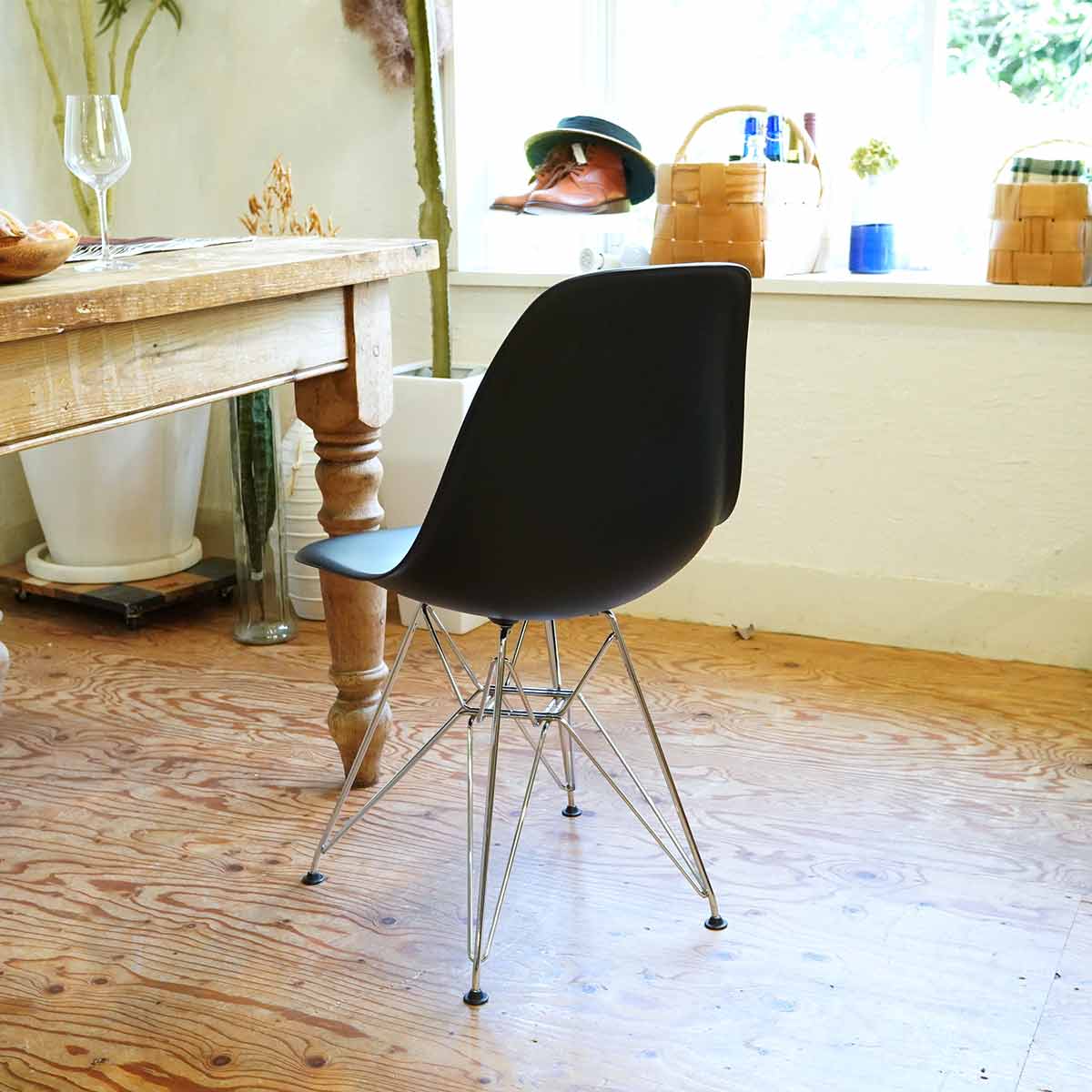ハーマンミラー / Herman Miller ヴィトラ / Vitra サイドシェルチェア ブラック チャールズ&レイ・イームズ エッフェルベース 中古
