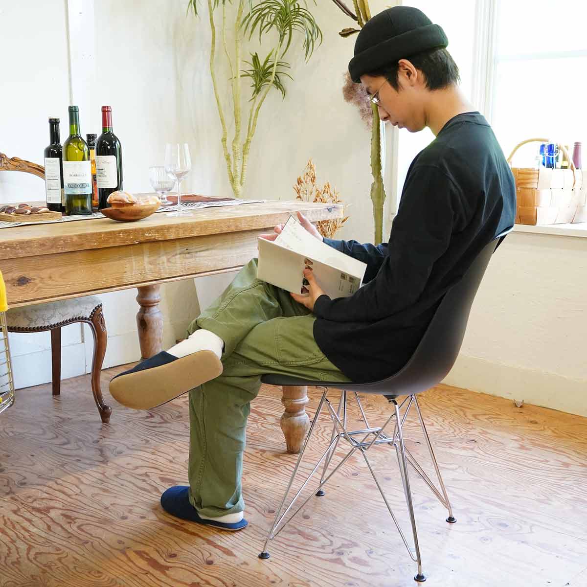 ハーマンミラー / Herman Miller ヴィトラ / Vitra サイドシェルチェア ブラック チャールズ&レイ・イームズ エッフェルベース 中古