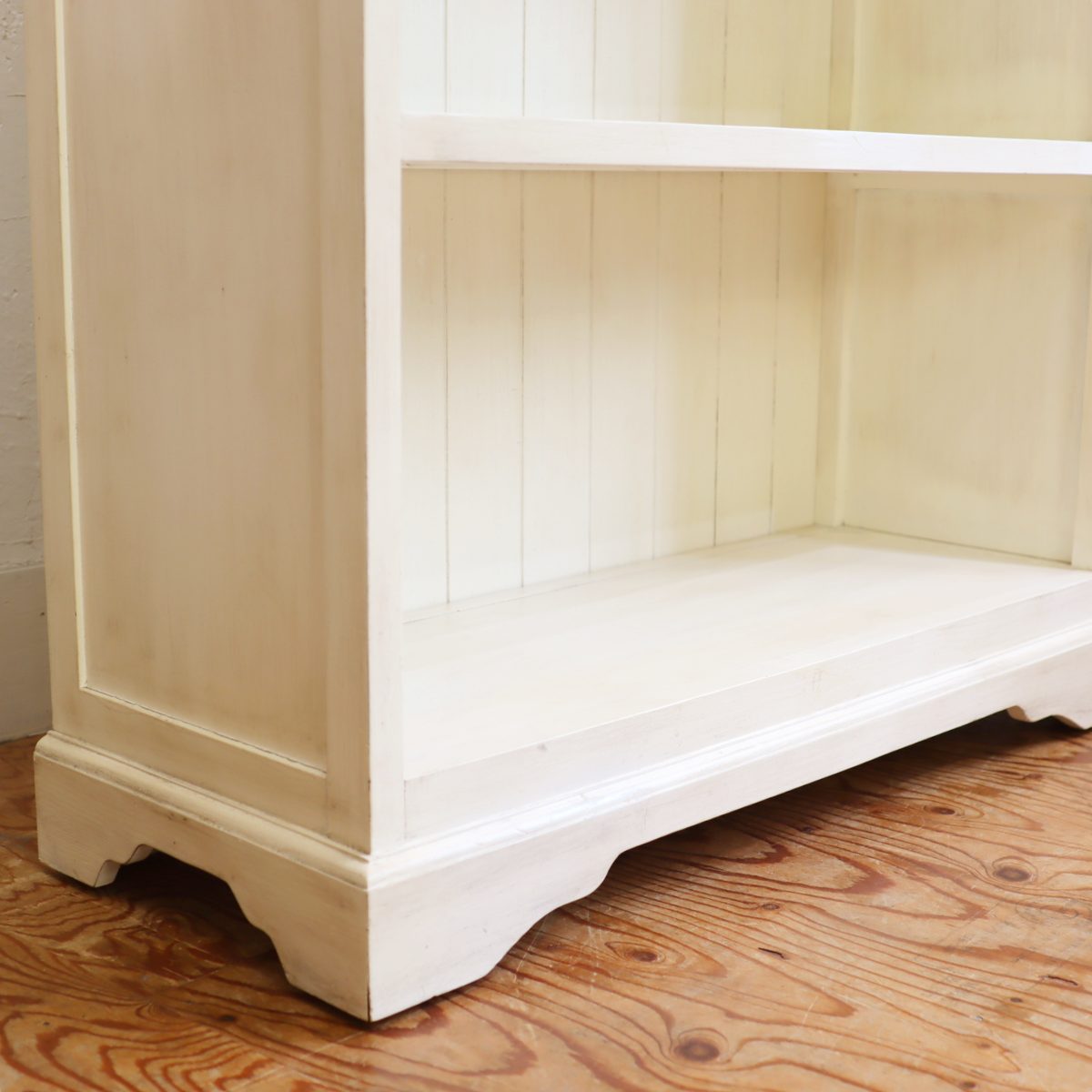 オープンキャビネット ホワイト シャビーチックな収納棚 木製キャビネット 中古