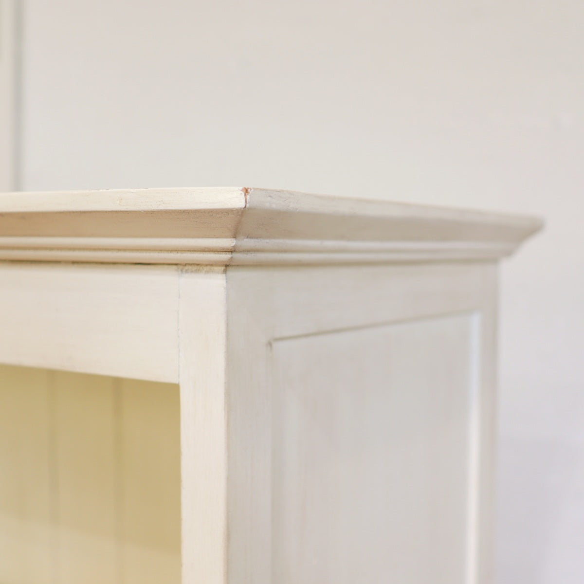 オープンキャビネット ホワイト シャビーチックな収納棚 木製キャビネット 中古