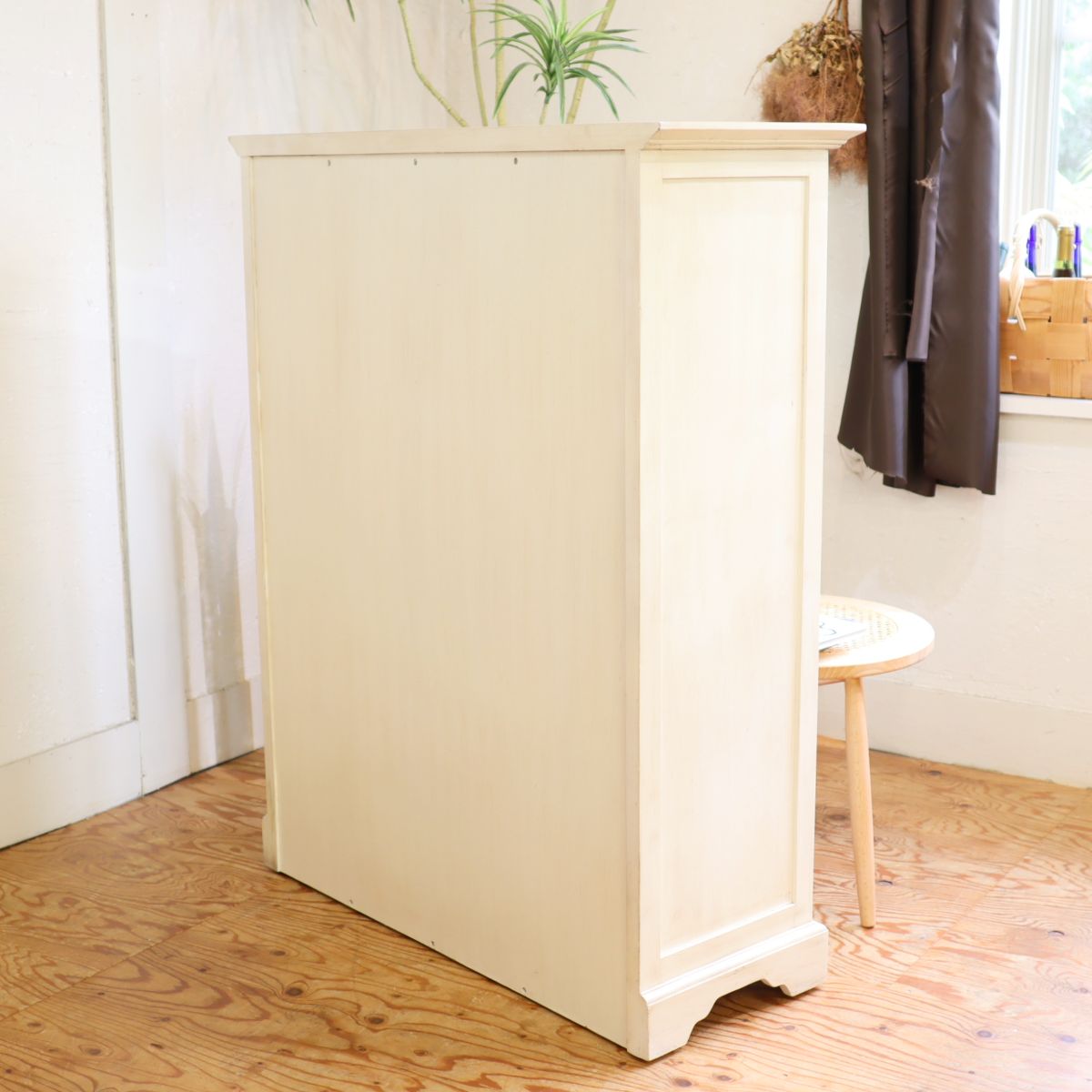 オープンキャビネット ホワイト シャビーチックな収納棚 木製キャビネット 中古