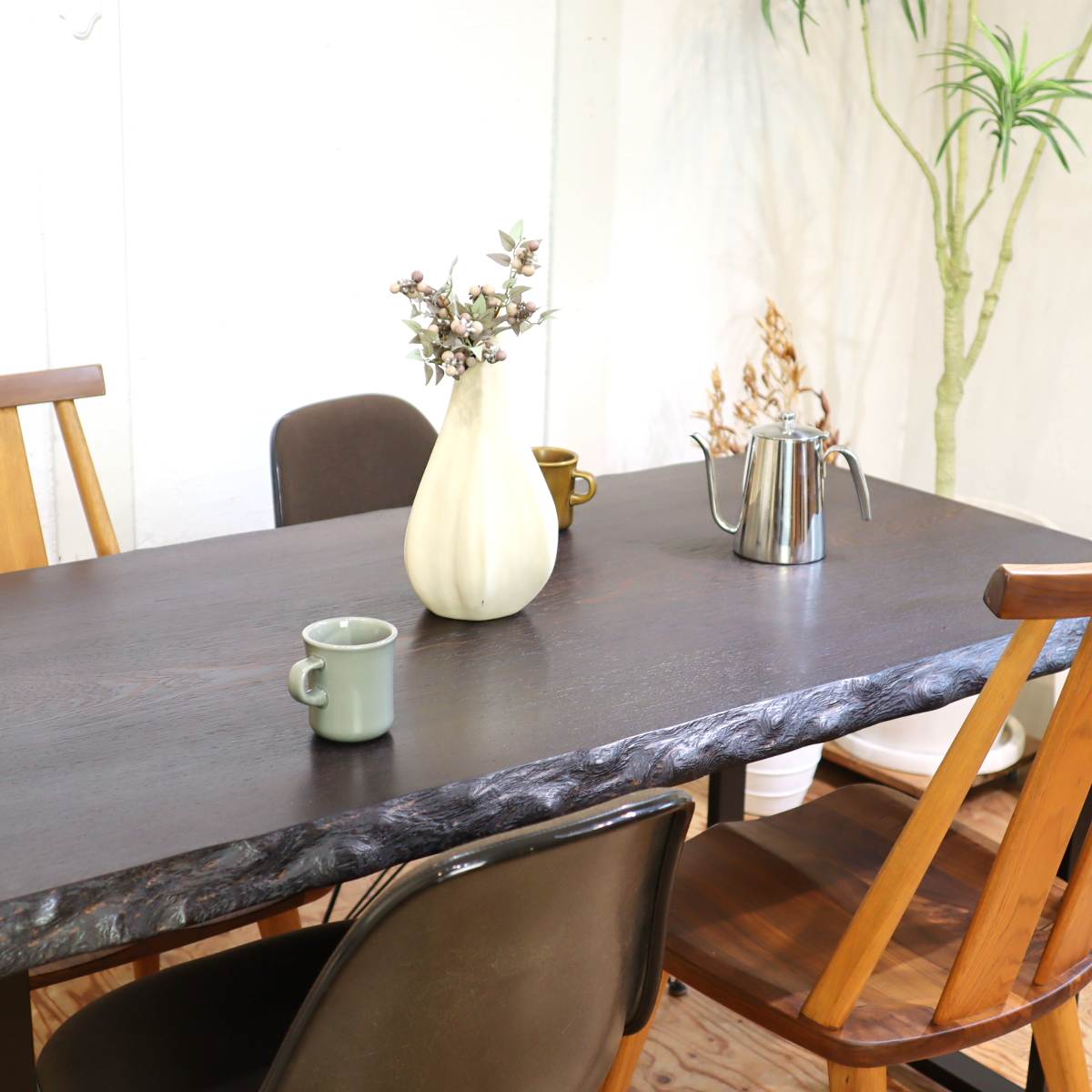 リバイブモブラープロジェクト タガヤサン 一枚板 無垢材 ダイニングテーブル リメイク家具 再生家具 地球環境にいちばん優しい家具