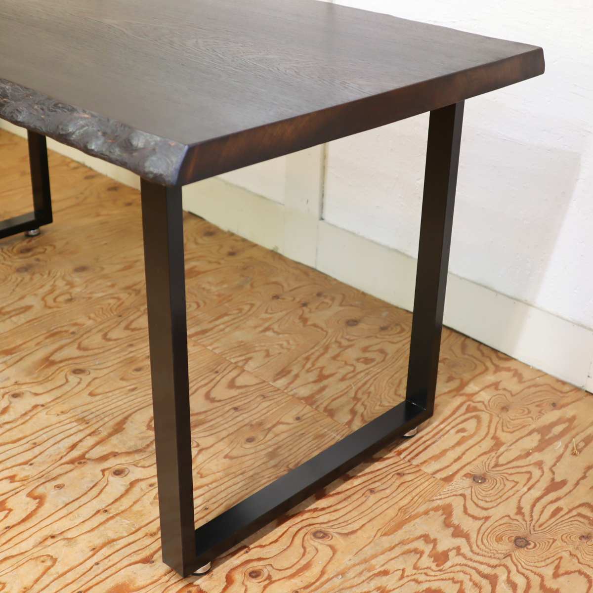 リバイブモブラープロジェクト タガヤサン 一枚板 無垢材 ダイニングテーブル リメイク家具 再生家具 地球環境にいちばん優しい家具