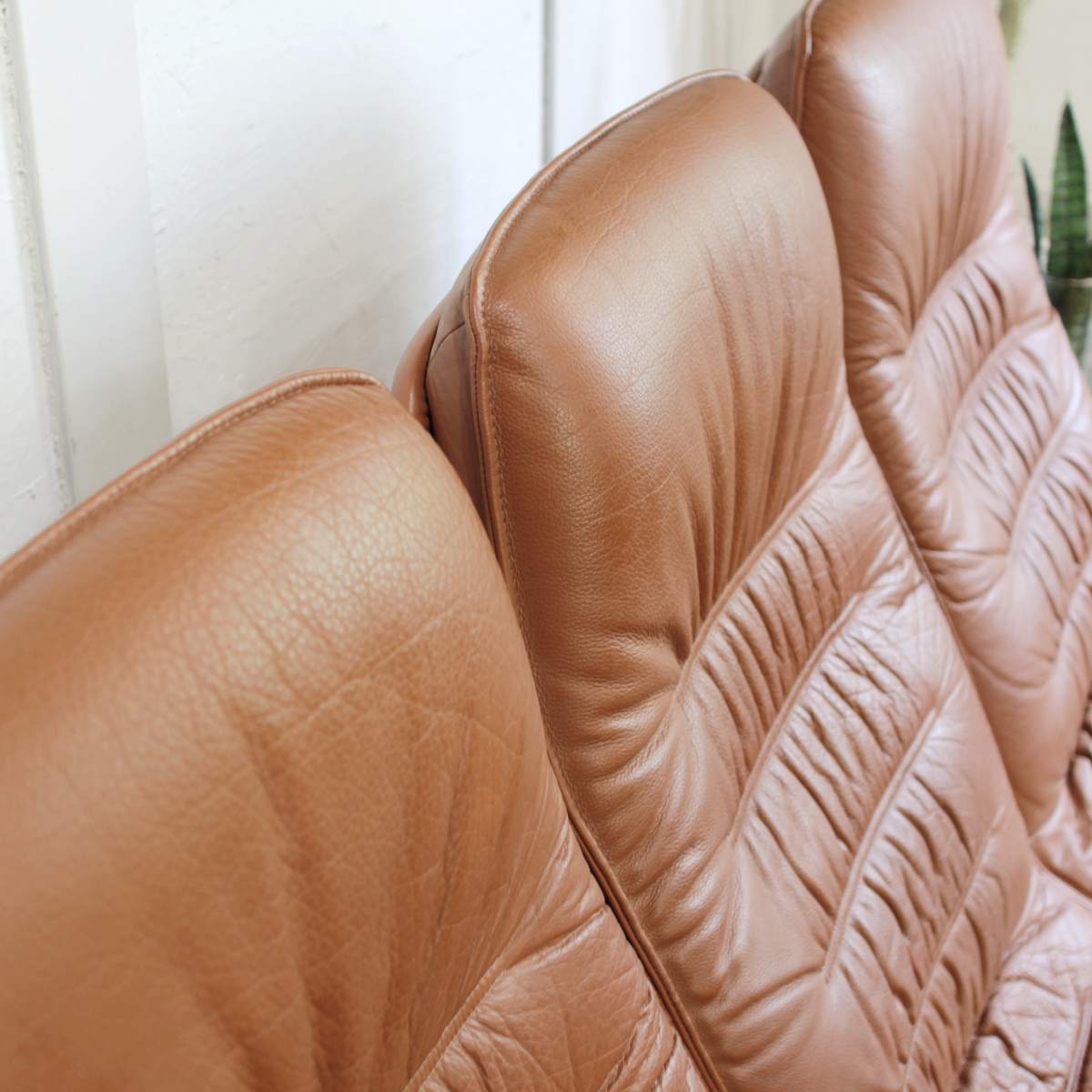 ベルグファニチャー / BERG Furniture E90 クラシック ハイバック3シーターソファ キャメル 本革張り 中古<i>動画</i>