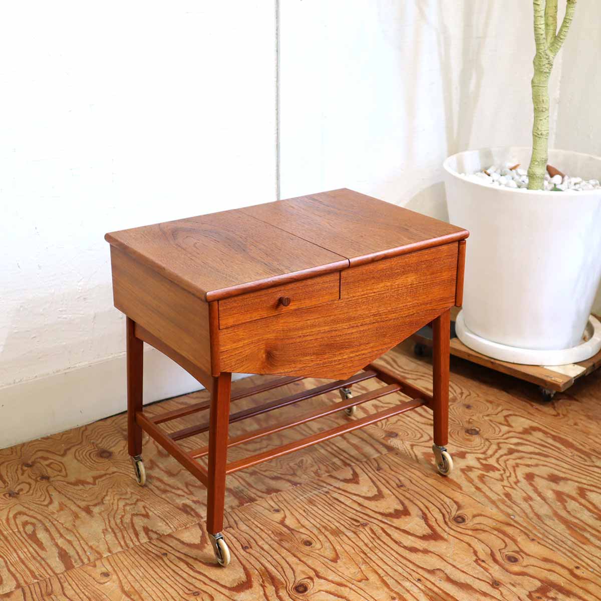 ソーイングボックス ワゴン 裁縫箱 サイドテーブル チーク キャスター付き スウェーデン製 北欧 ヴィンテージ