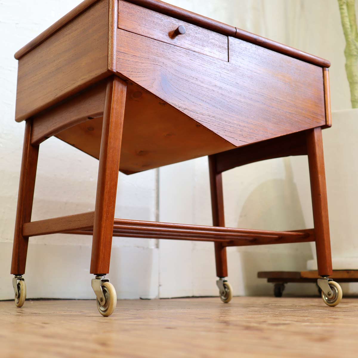 ソーイングボックス ワゴン 裁縫箱 サイドテーブル チーク キャスター付き スウェーデン製 北欧 ヴィンテージ