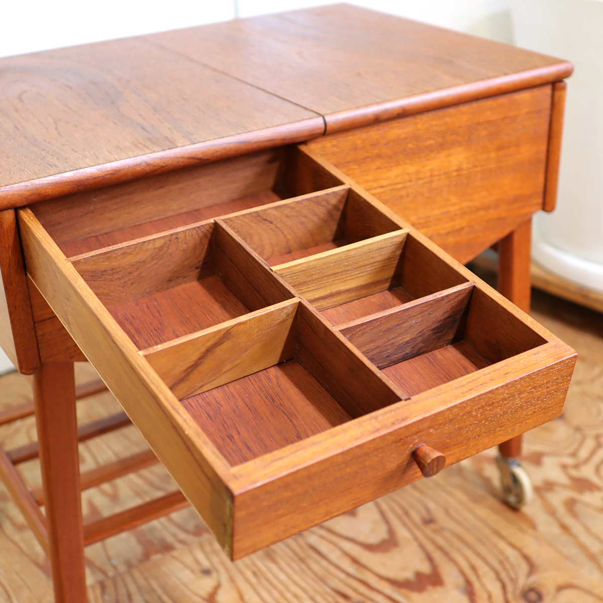 ソーイングボックス ワゴン 裁縫箱 サイドテーブル チーク キャスター付き スウェーデン製 北欧 ヴィンテージ