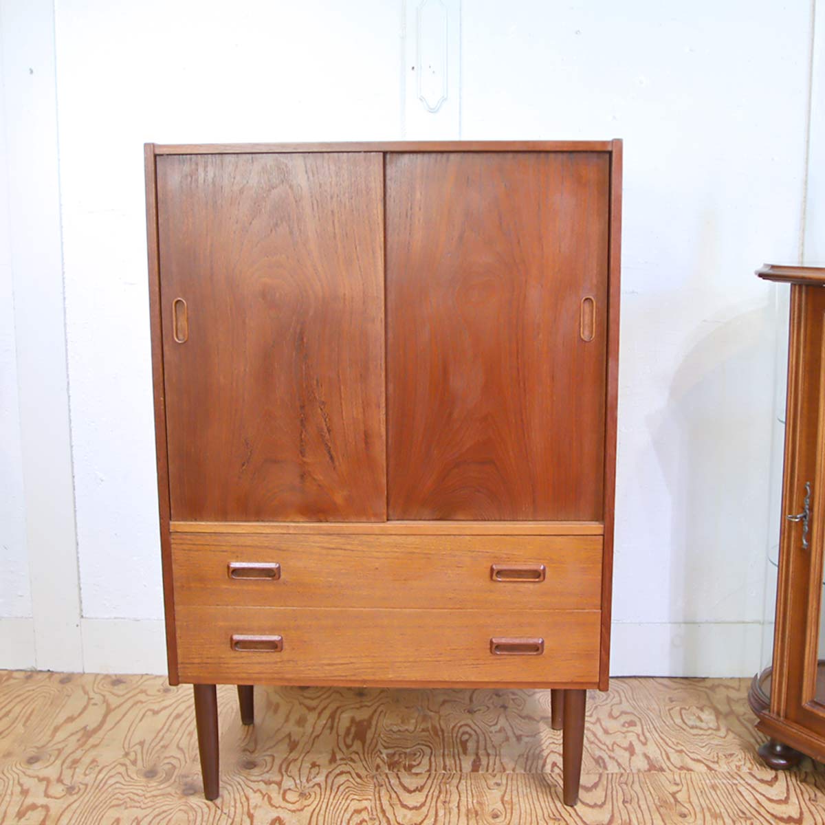 ミドルボード キャビネット 北欧 スウェーデン製 ヴィンテージ