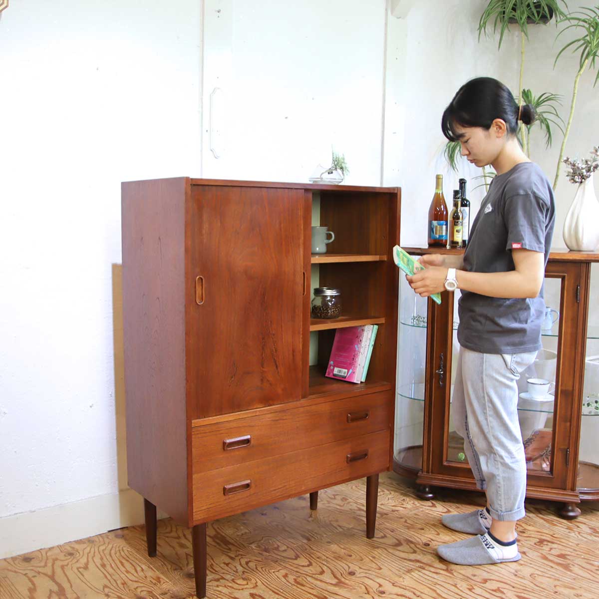 ミドルボード キャビネット 北欧 スウェーデン製 ヴィンテージ