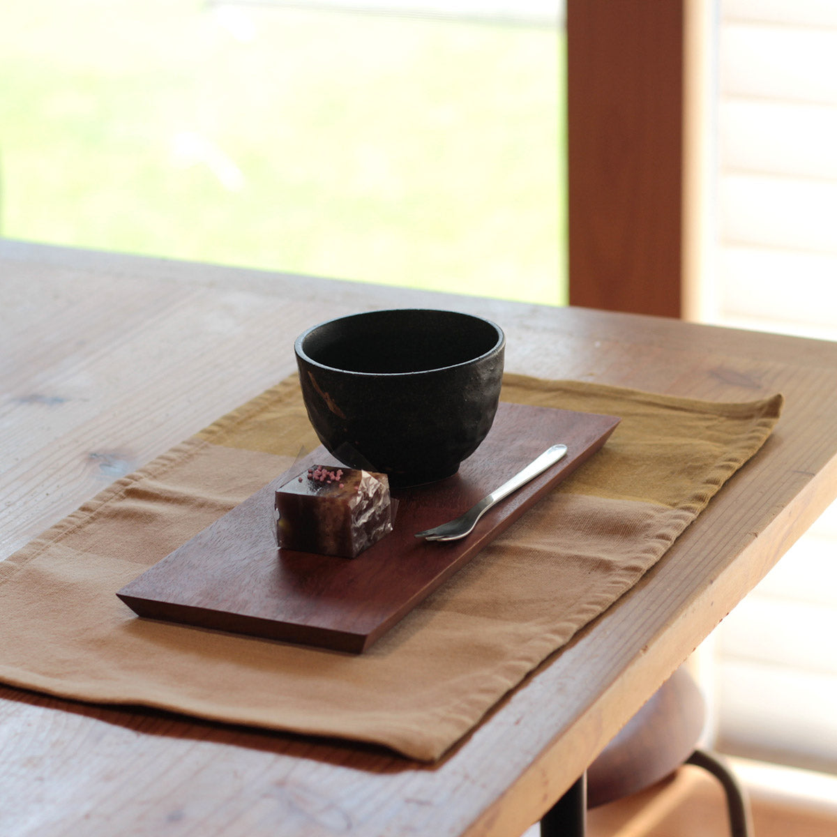 不要になった家具の木材から作った 折敷 【M】お盆 トレイ 無垢材 リバイブモブラープロジェクト