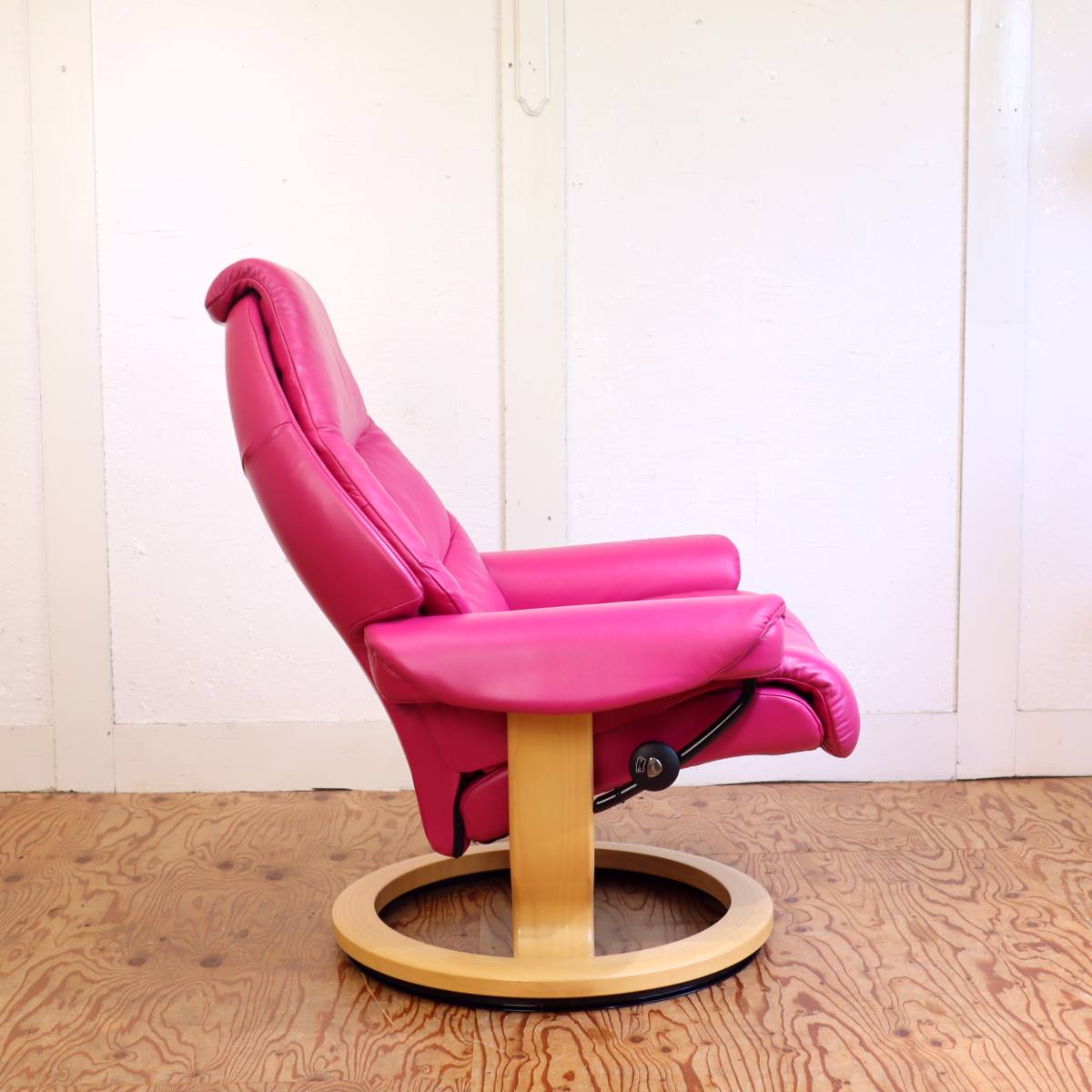 エコーネス / EKORNES ボイジャー ストレスレスチェア&オットマン ピンク 中古<i>動画</i>