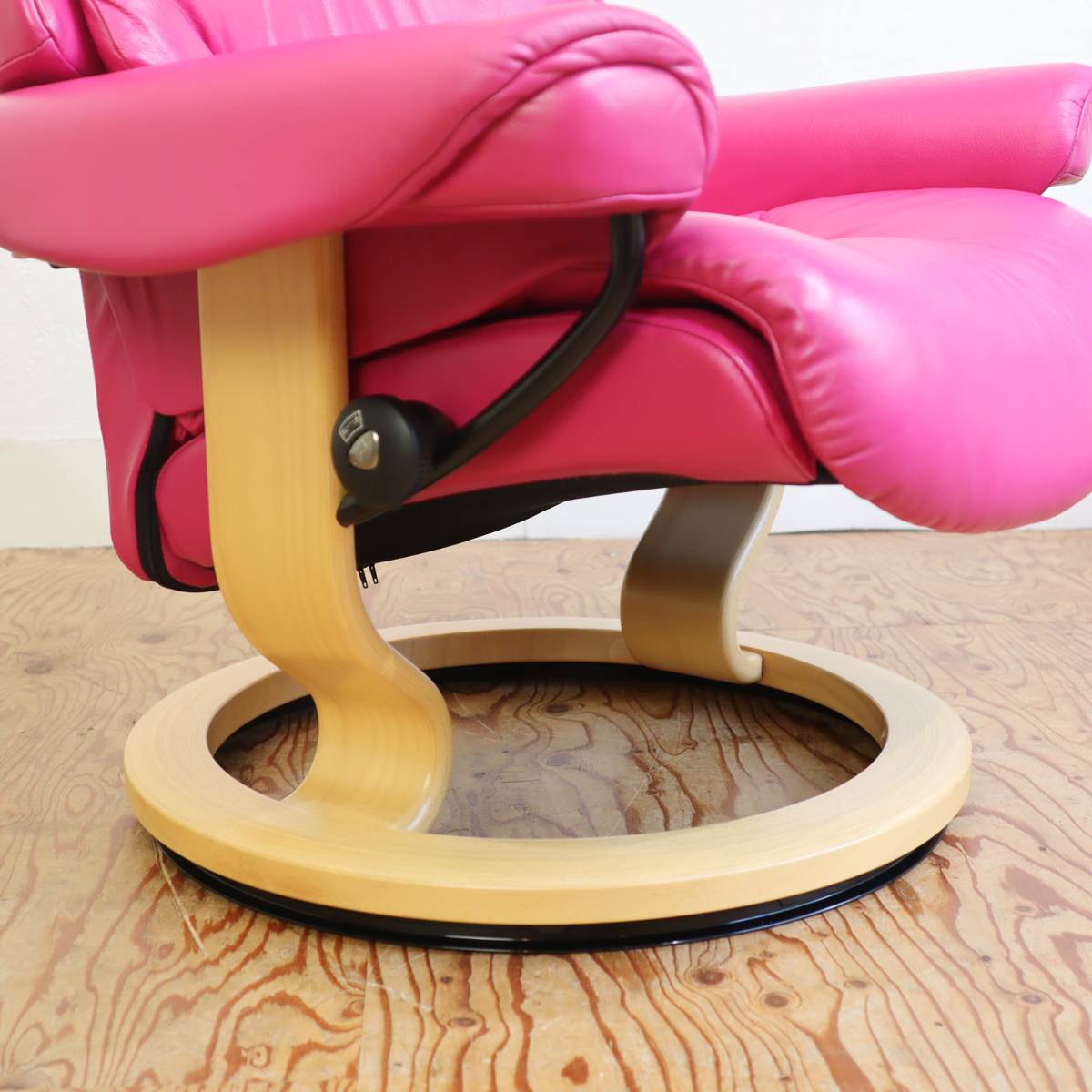 エコーネス / EKORNES ボイジャー ストレスレスチェア&オットマン ピンク 中古<i>動画</i>
