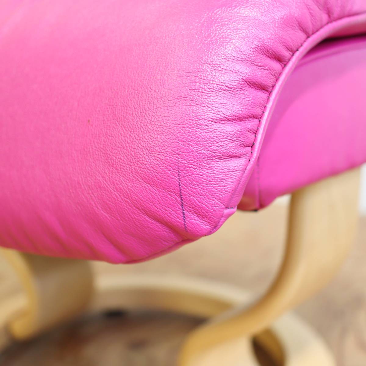エコーネス / EKORNES ボイジャー ストレスレスチェア&オットマン ピンク 中古<i>動画</i>