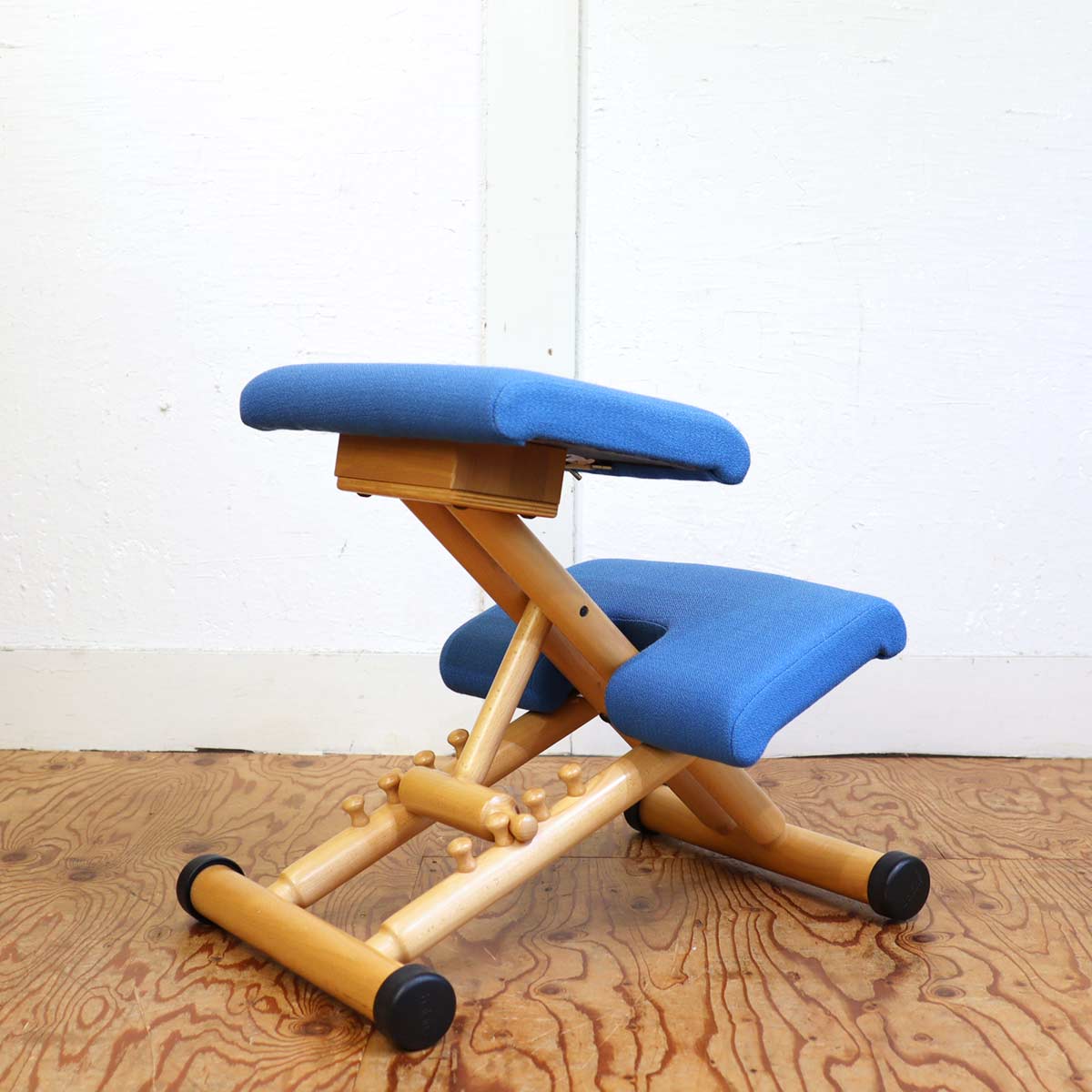 ヴァリエール / VARIER バランスチェア マルチ・バランス / MULTI ブルー ジュニアアタッチメント付 ピーター・オプスヴィック ストッケ 中古
