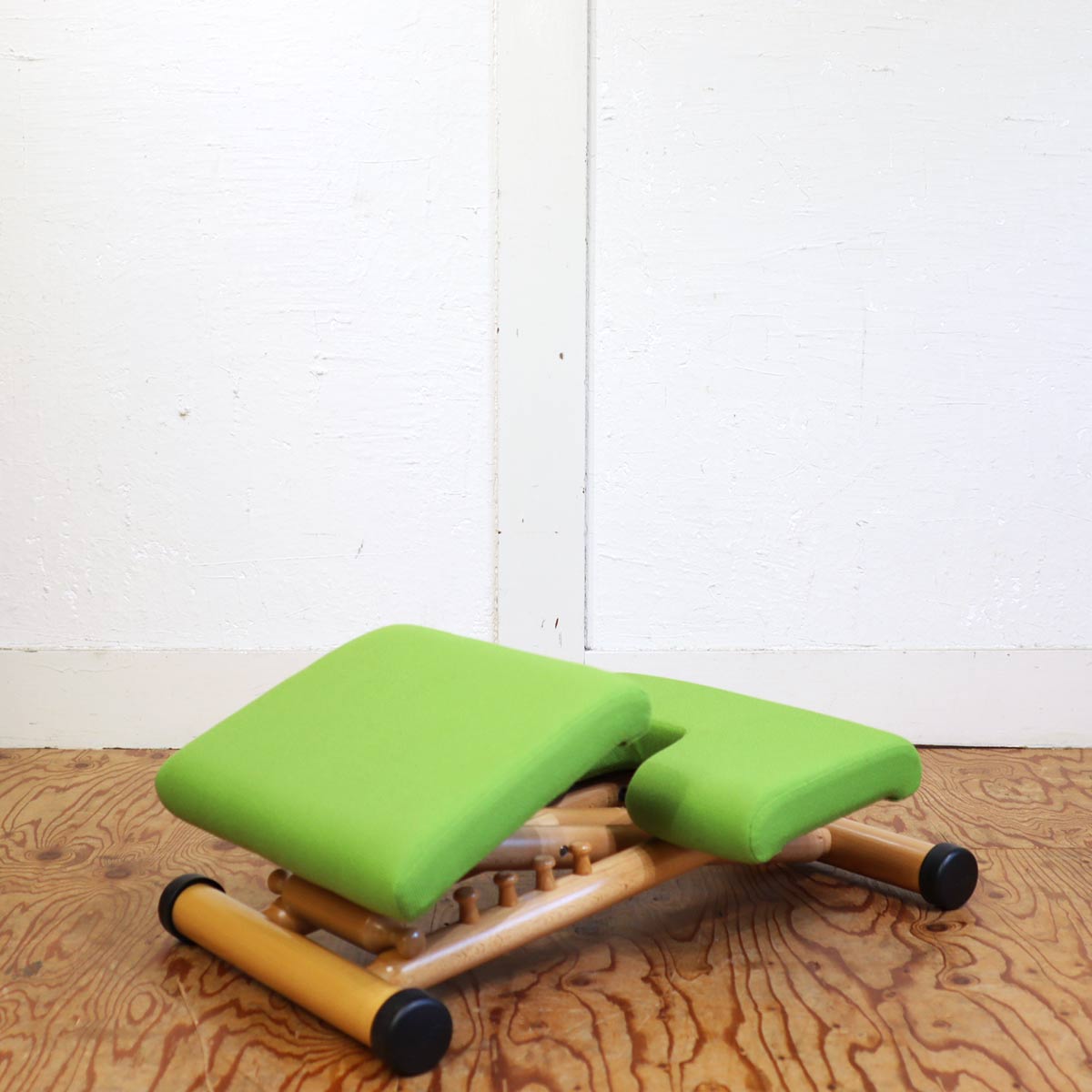 ヴァリエール / VARIER バランスチェア マルチ・バランス / MULTI グリーン ジュニアアタッチメント付 ピーター・オプスヴィック ストッケ 中古