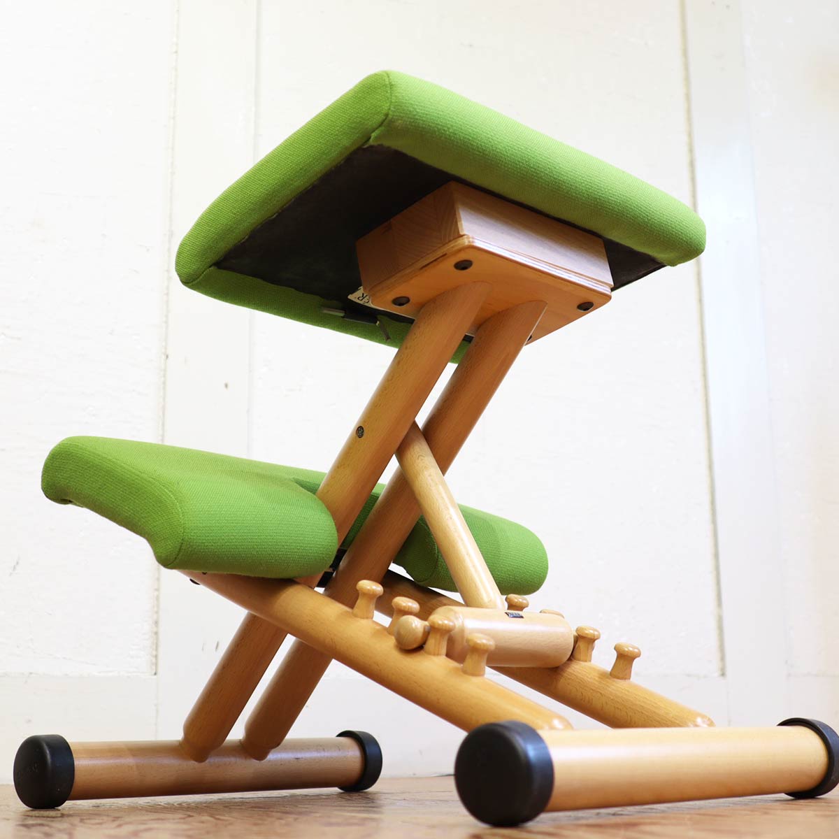 ヴァリエール / VARIER バランスチェア マルチ・バランス / MULTI グリーン ジュニアアタッチメント付 ピーター・オプスヴィック ストッケ 中古