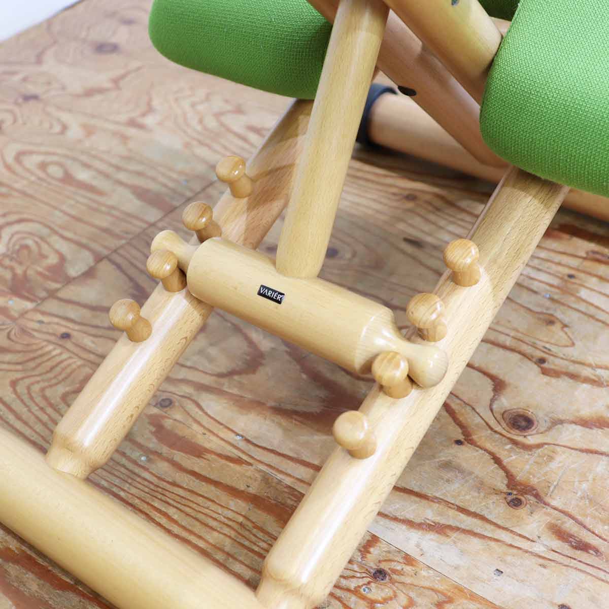 ヴァリエール / VARIER バランスチェア マルチ・バランス / MULTI グリーン ジュニアアタッチメント付 ピーター・オプスヴィック ストッケ 中古