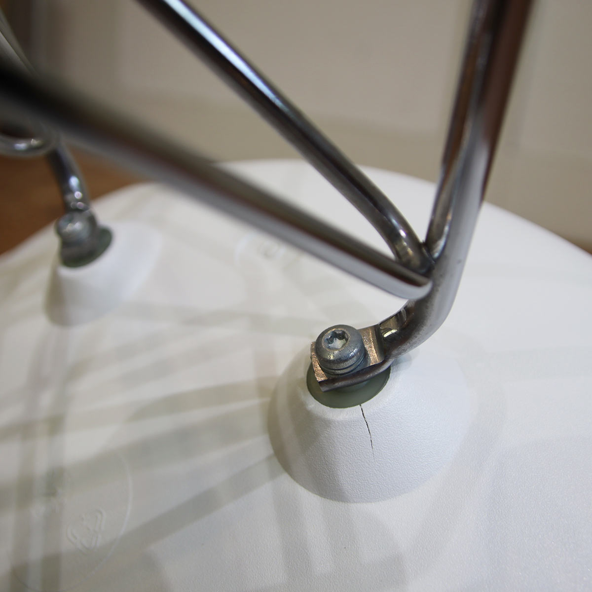 ハーマンミラー / Herman Miller サイドシェルチェア ホワイト 【2】 エッフェルベース チャールズ&レイ・イームズ 中古