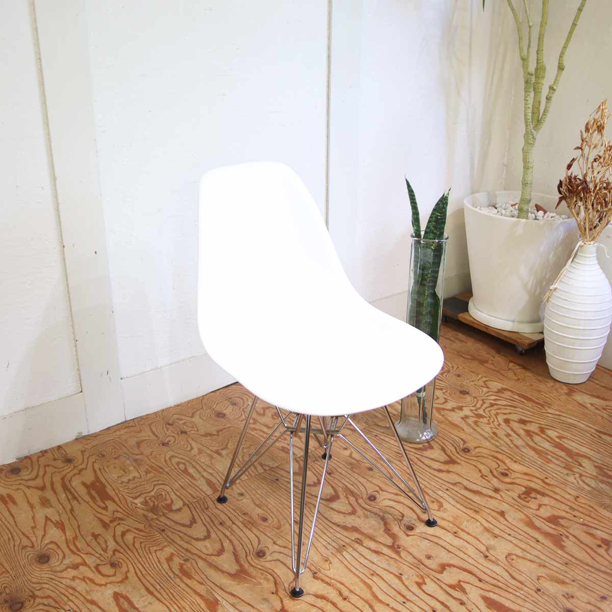 ハーマンミラー / Herman Miller サイドシェルチェア ホワイト 【2】 エッフェルベース チャールズ&レイ・イームズ 中古