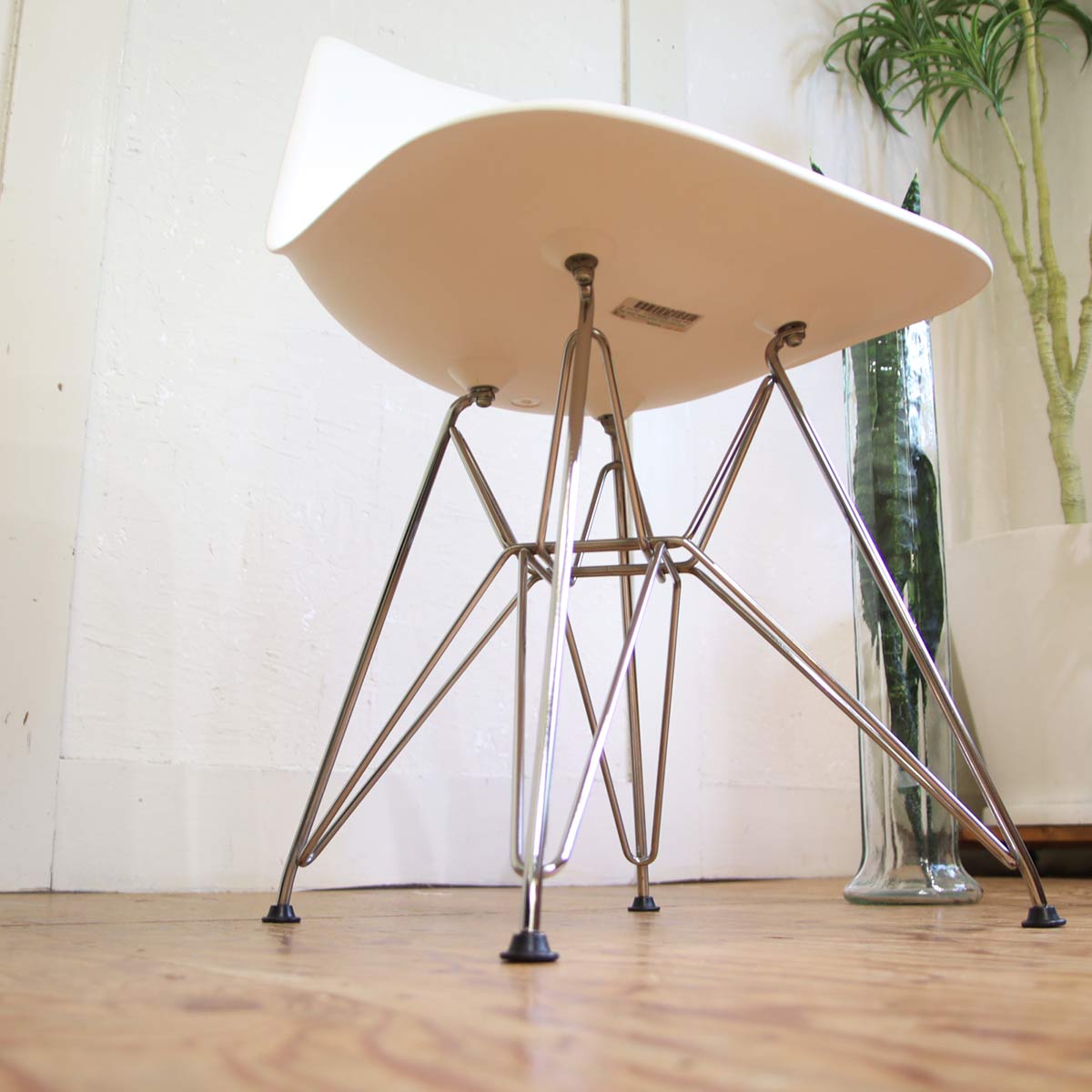 ハーマンミラー / Herman Miller サイドシェルチェア ホワイト 【2】 エッフェルベース チャールズ&レイ・イームズ 中古