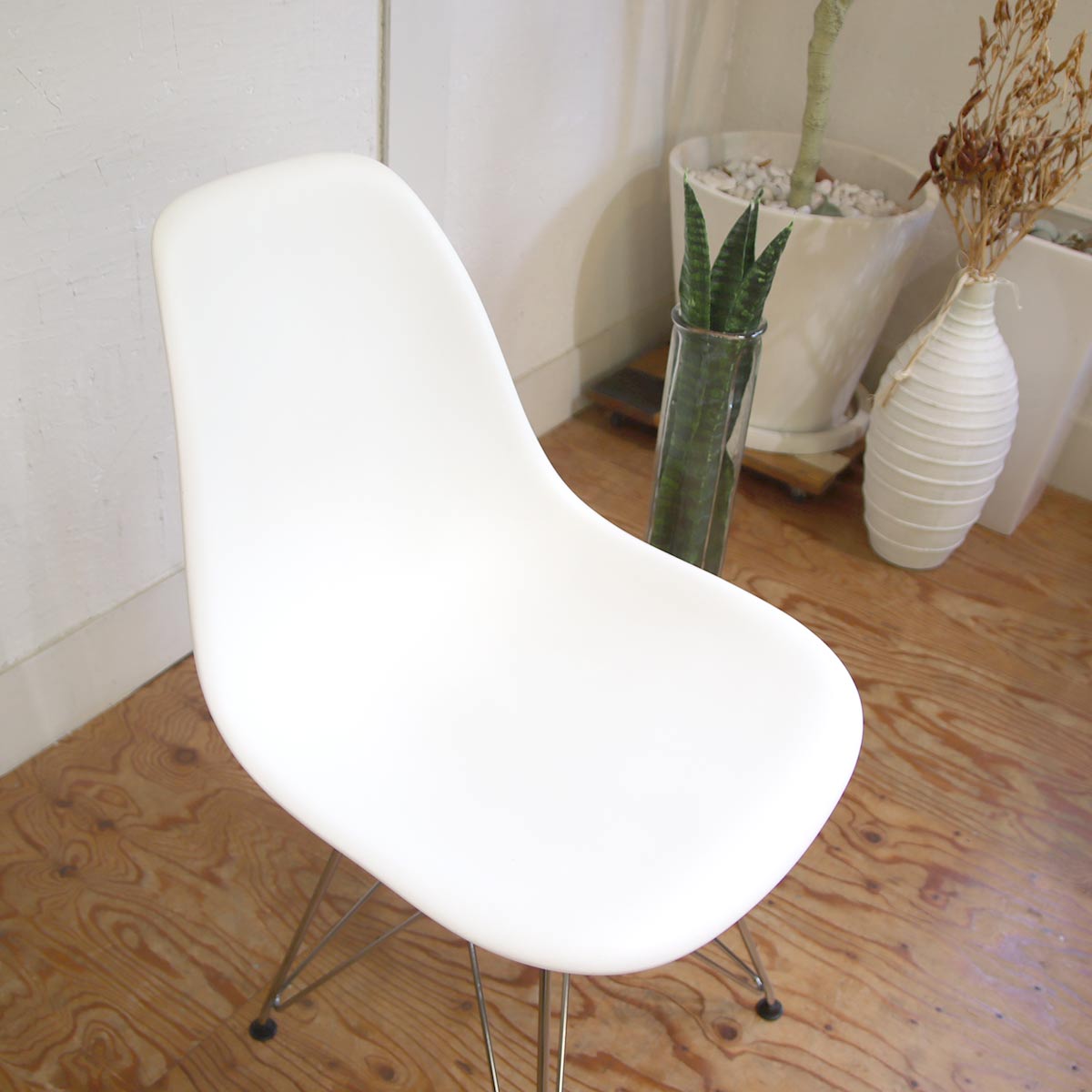 ハーマンミラー / Herman Miller サイドシェルチェア ホワイト 【2】 エッフェルベース チャールズ&レイ・イームズ 中古