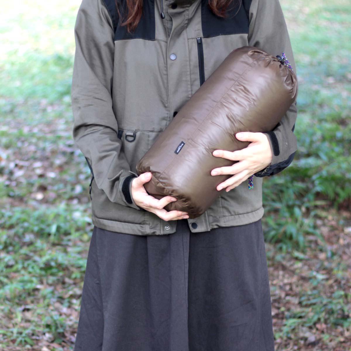 ダウンブランケット ダウンケット アウトドアで使えるひざ掛け 不要になった羽毛布団から再生した100%リサイクル素材 リバイブモブラープロジェクト