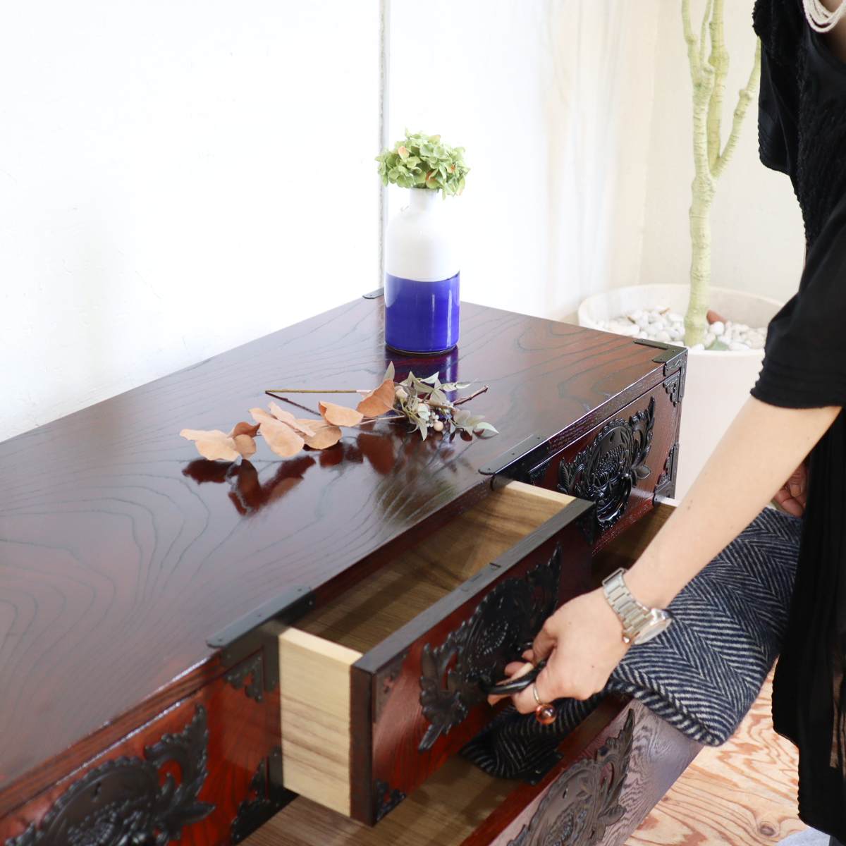 欅産業 仙台箪笥  四尺刀箪笥 KC-25B 拭き漆塗り 3段 中古