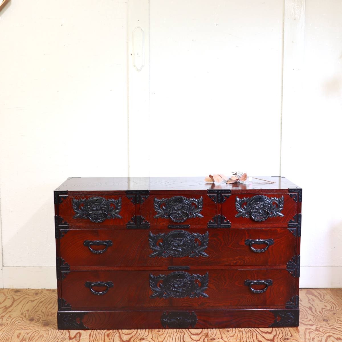 欅産業 仙台箪笥  四尺刀箪笥 KC-25B 拭き漆塗り 3段 中古